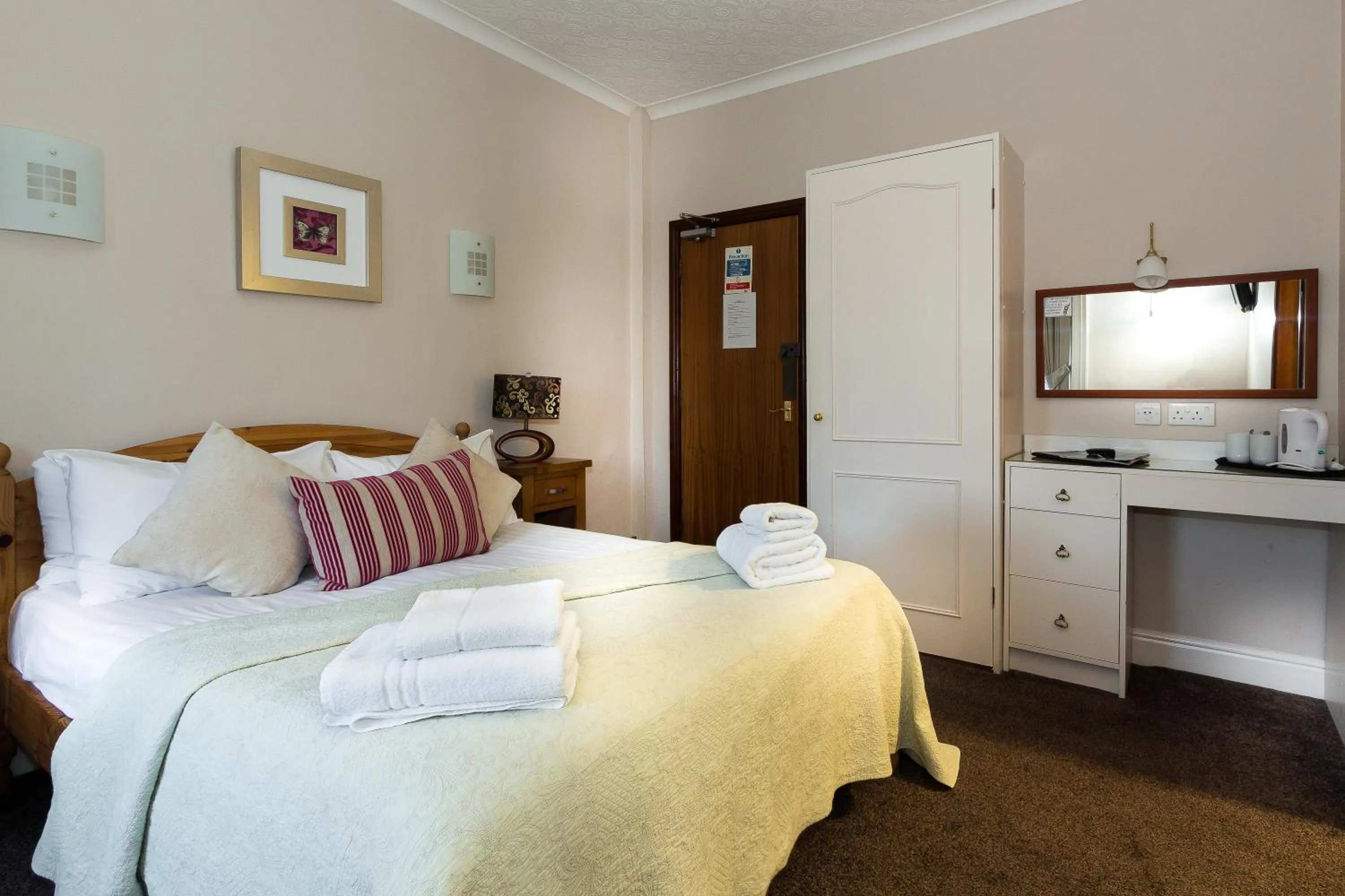 Bed in The Wheatsheaf Inn