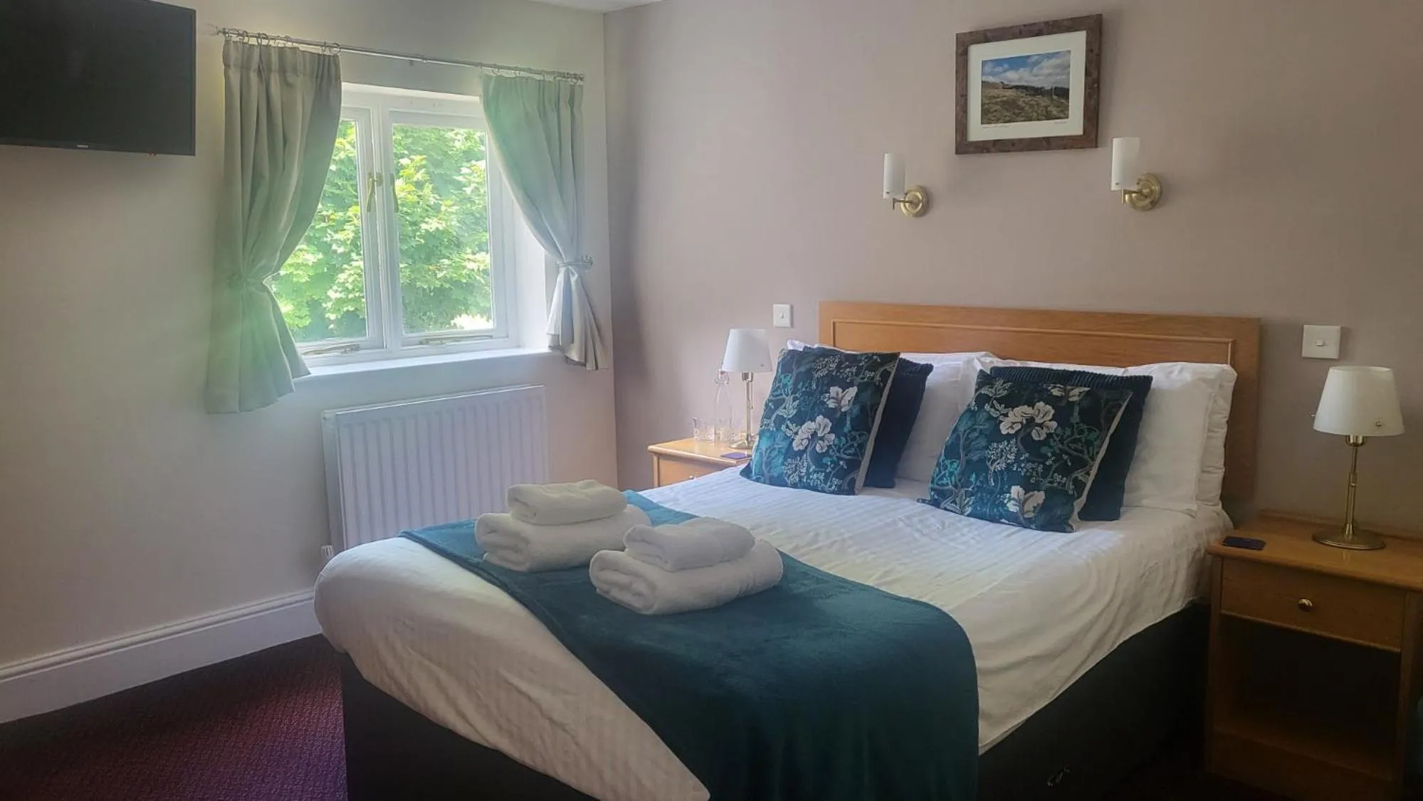 Bed in The Wheatsheaf Inn