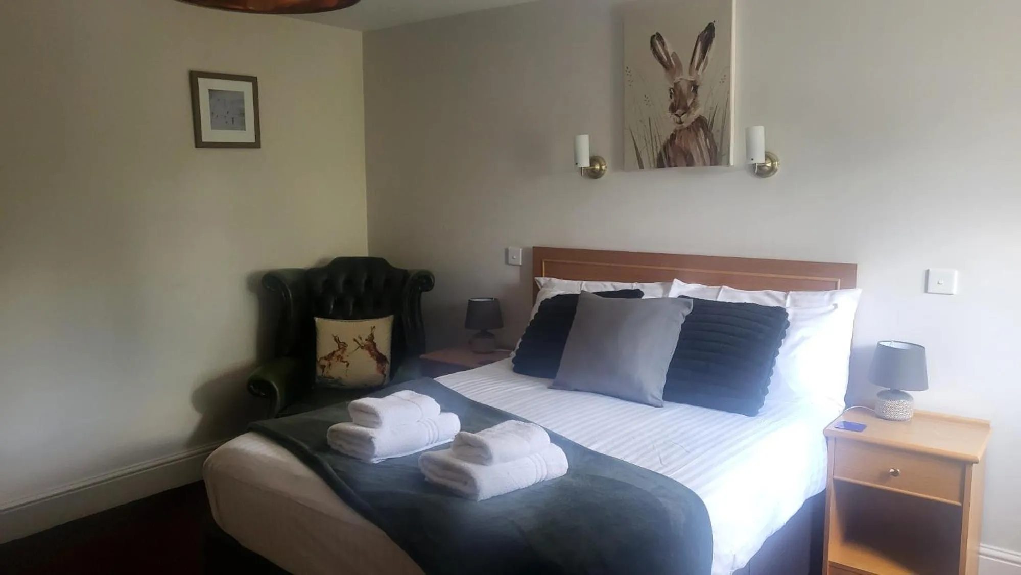 Bed in The Wheatsheaf Inn