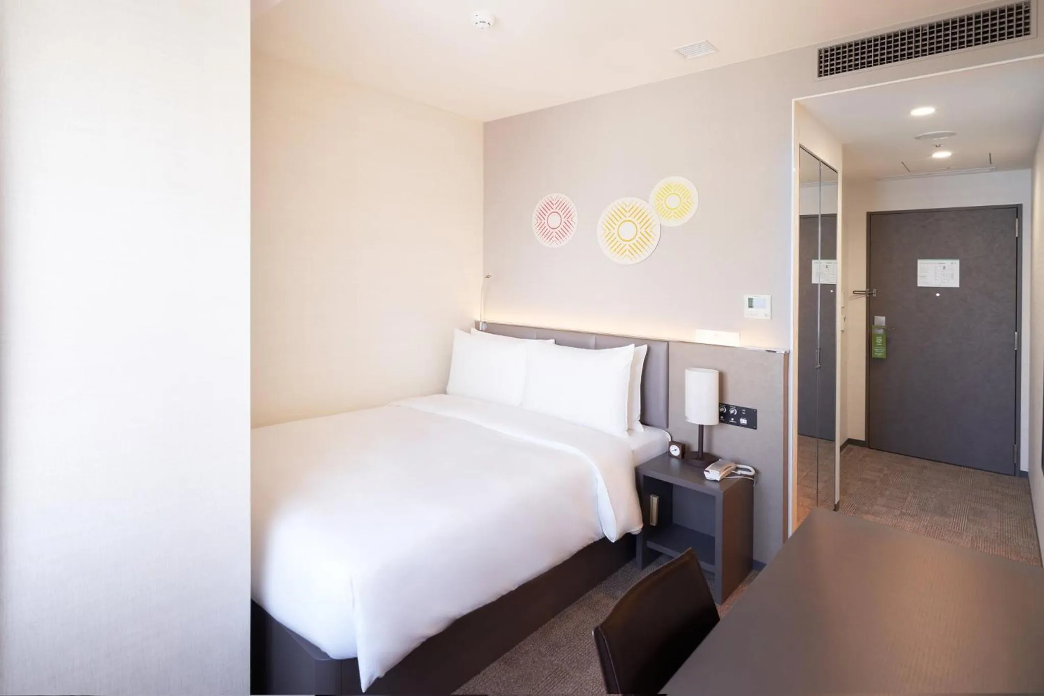 Photo of the whole room, Bed in Holiday Inn & Suites Shin Osaka by IHG