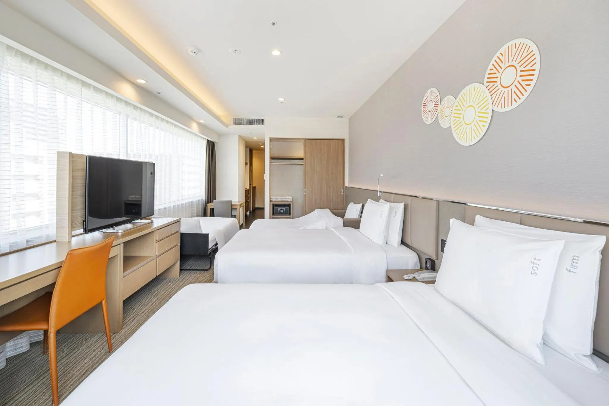 Photo of the whole room, Bed in Holiday Inn & Suites Shin Osaka by IHG