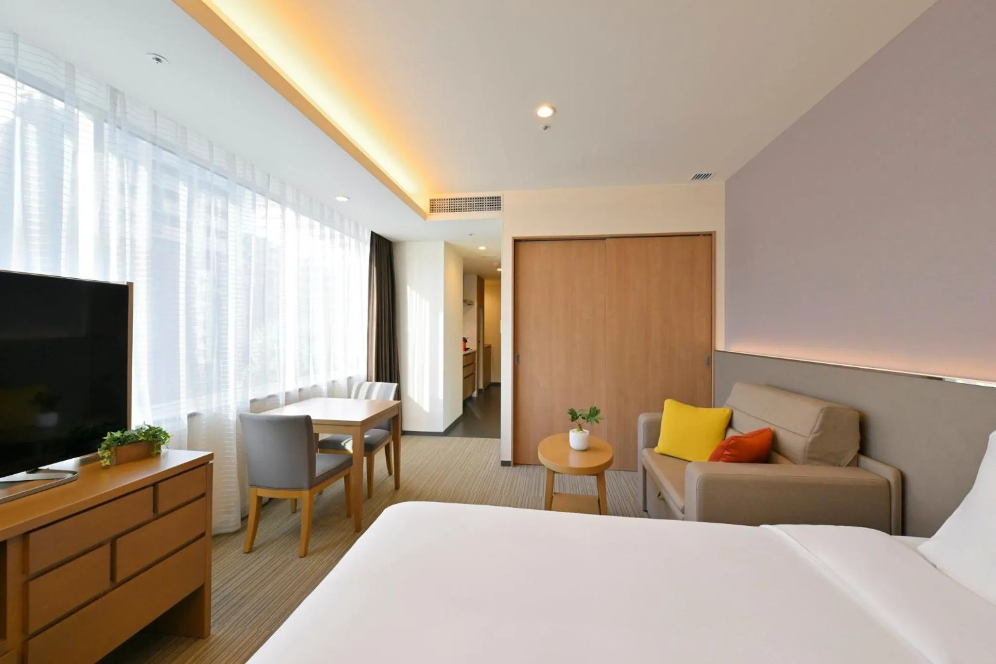 Photo of the whole room, Bed in Holiday Inn & Suites Shin Osaka by IHG