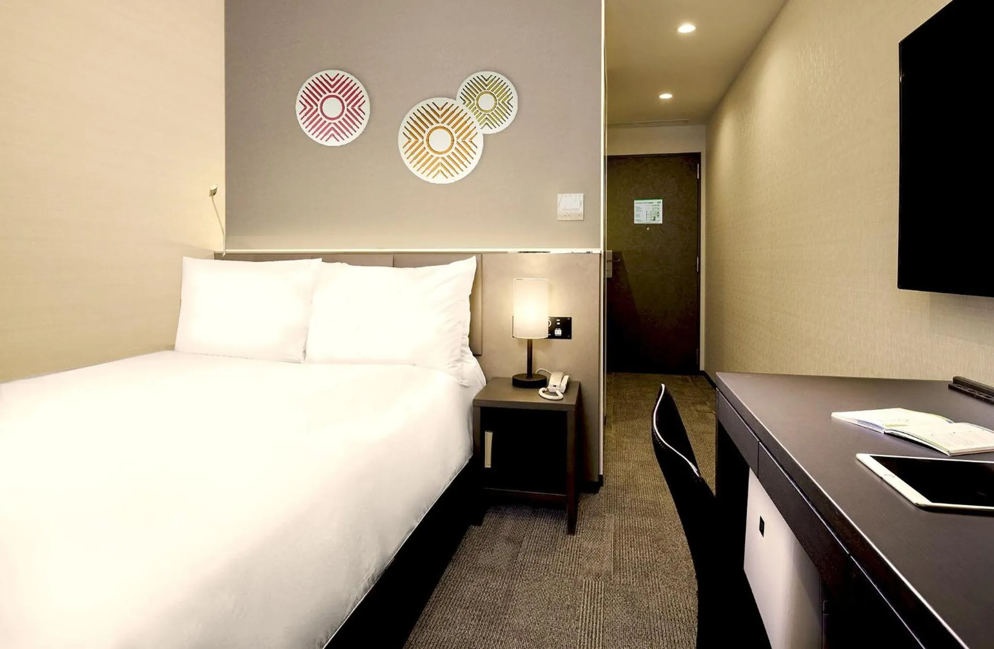 Photo of the whole room, Bed in Holiday Inn & Suites Shin Osaka by IHG