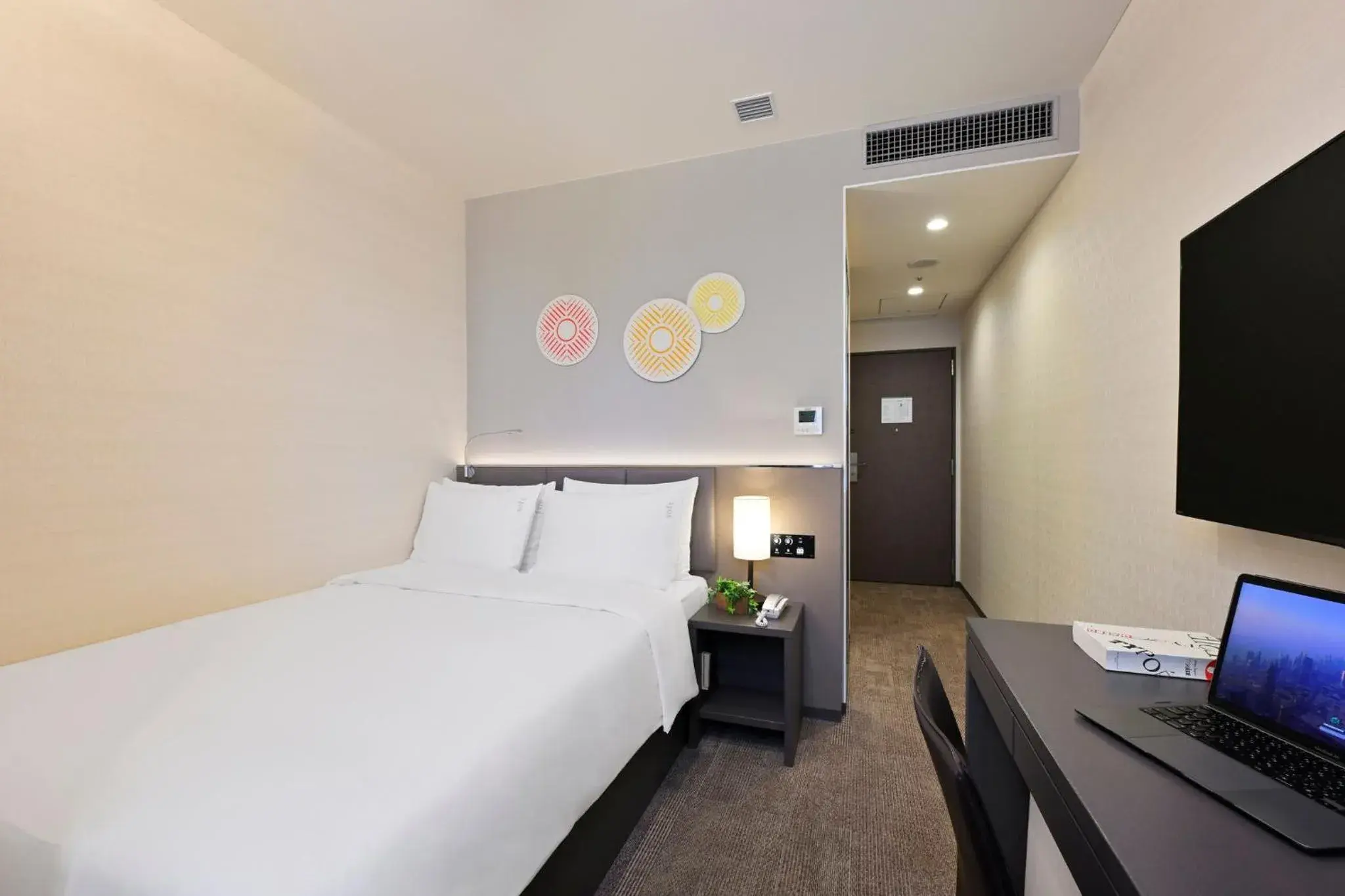 1 Double Bed Standard City View - single occupancy in Holiday Inn & Suites Shin Osaka by IHG 1 Double Bed Standard City View - single occupancy in Holiday Inn & Suites Shin Osaka by IHG