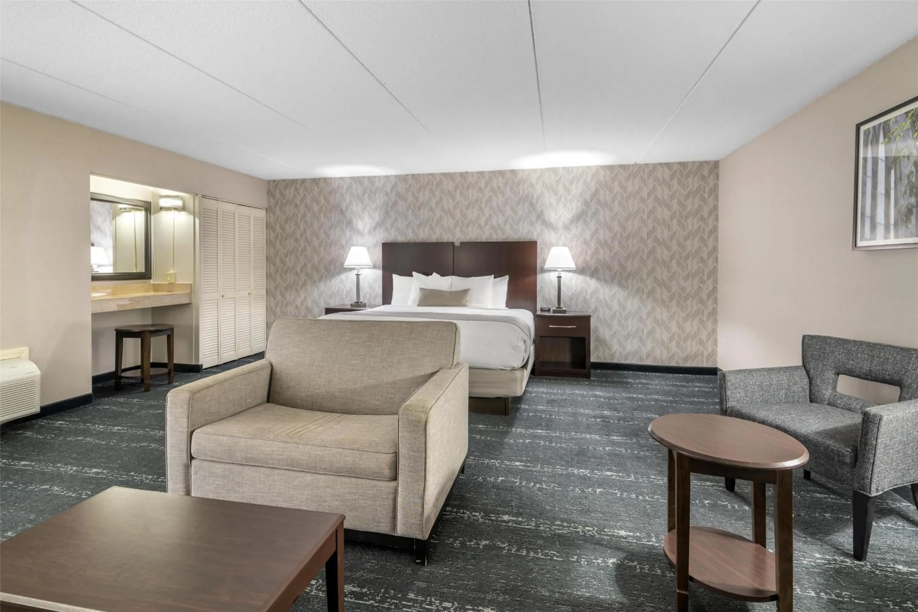 Bedroom, Bed in Best Western Plus Keene Hotel