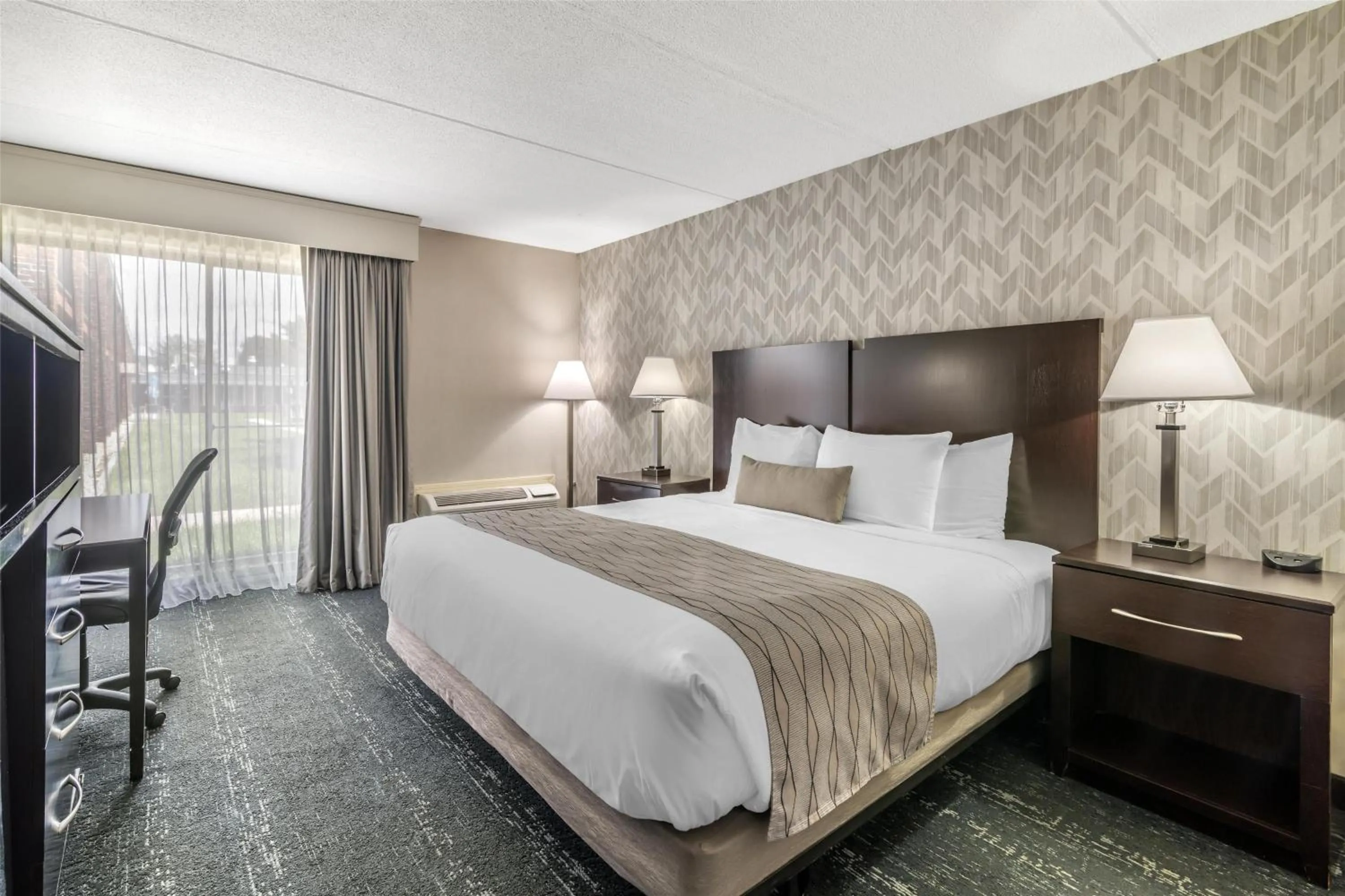 Bedroom, Bed in Best Western Plus Keene Hotel