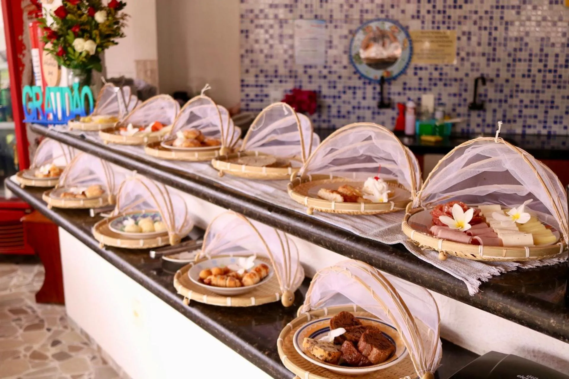 Buffet breakfast in Hotel e Pousada Cumbuco Guesthouse