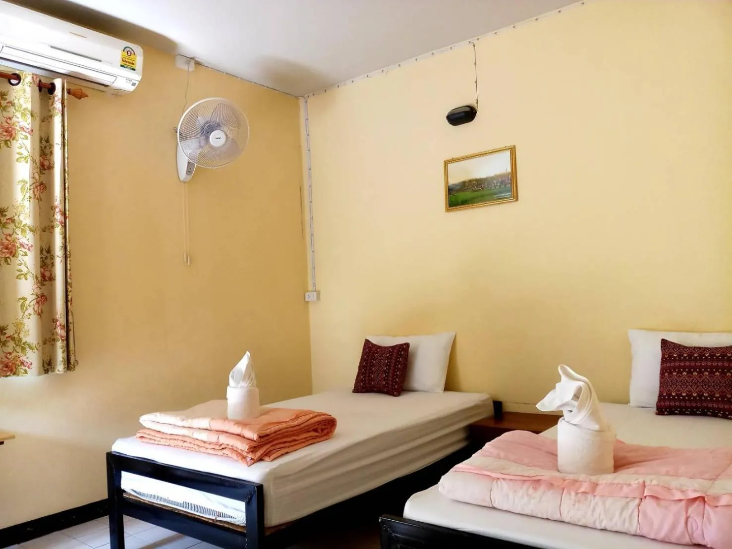 Bed in P.L.P Guesthouse - Mae Hong Son