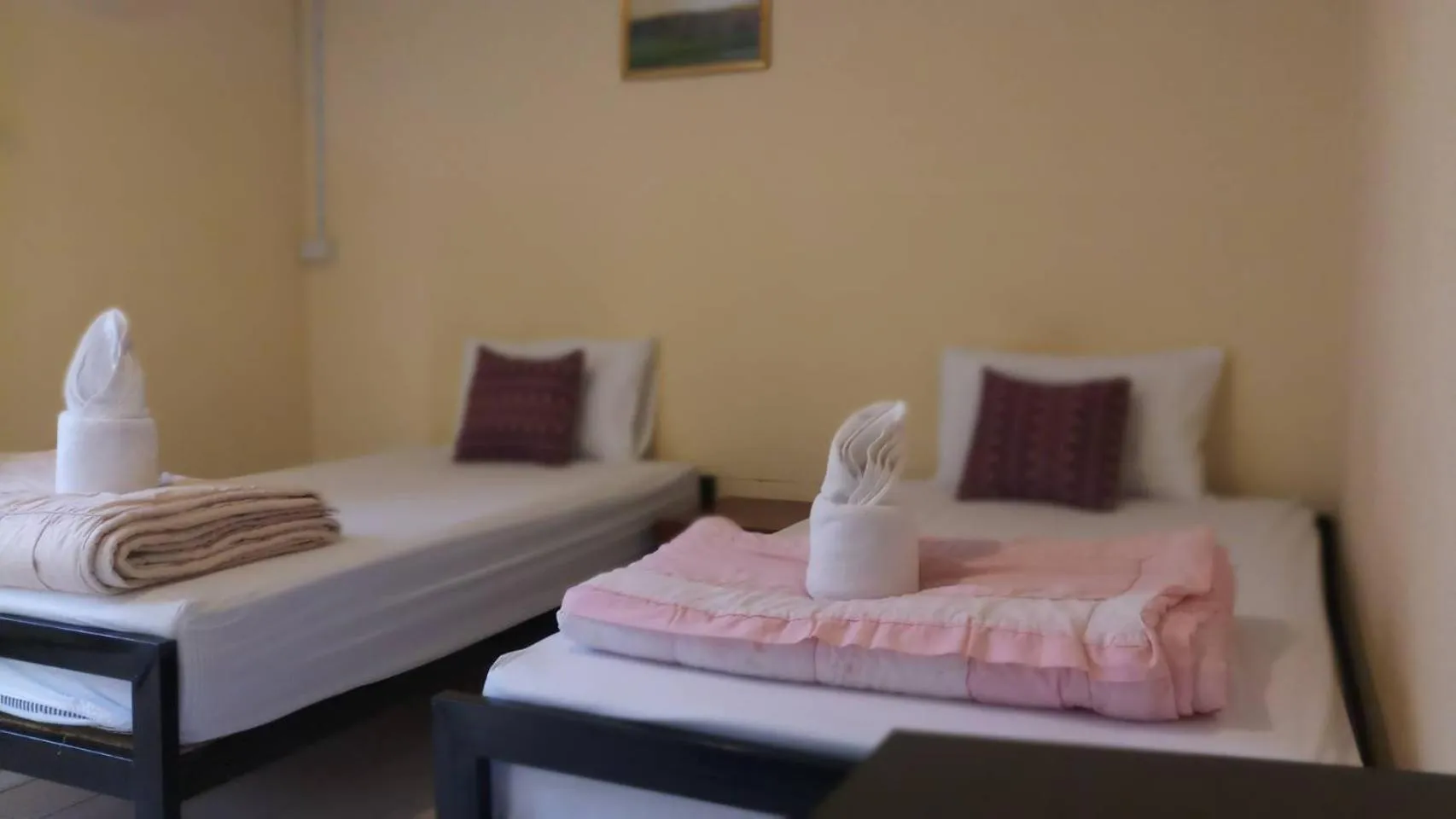 Bed in P.L.P Guesthouse - Mae Hong Son