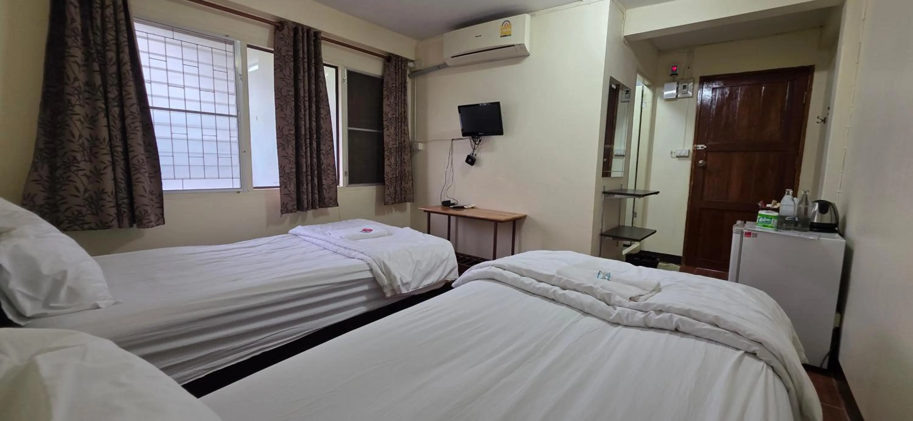 Photo of the whole room, Bed in P.L.P Guesthouse - Mae Hong Son