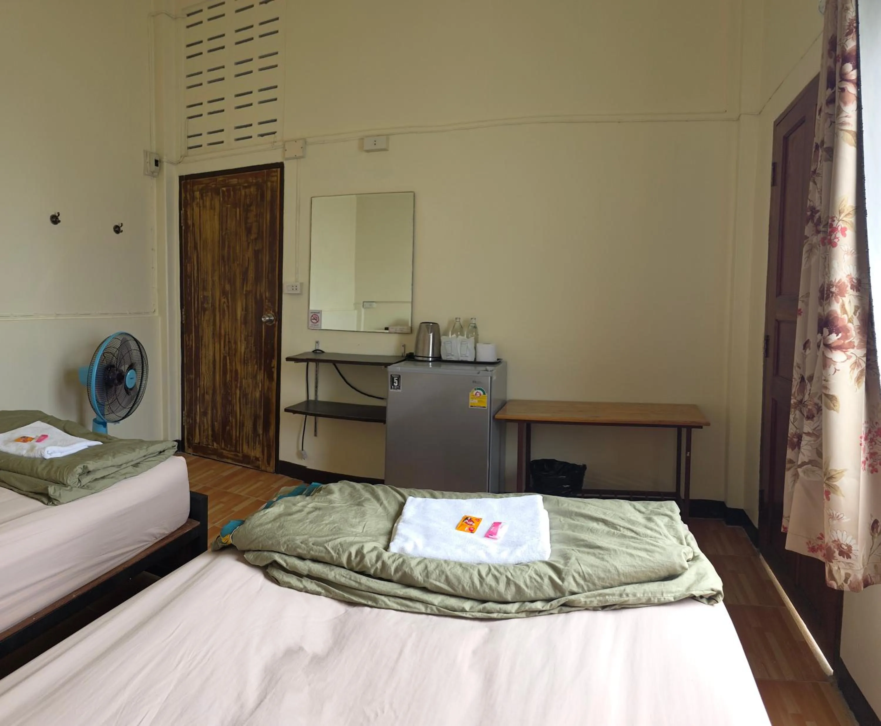 Photo of the whole room, Bed in P.L.P Guesthouse - Mae Hong Son