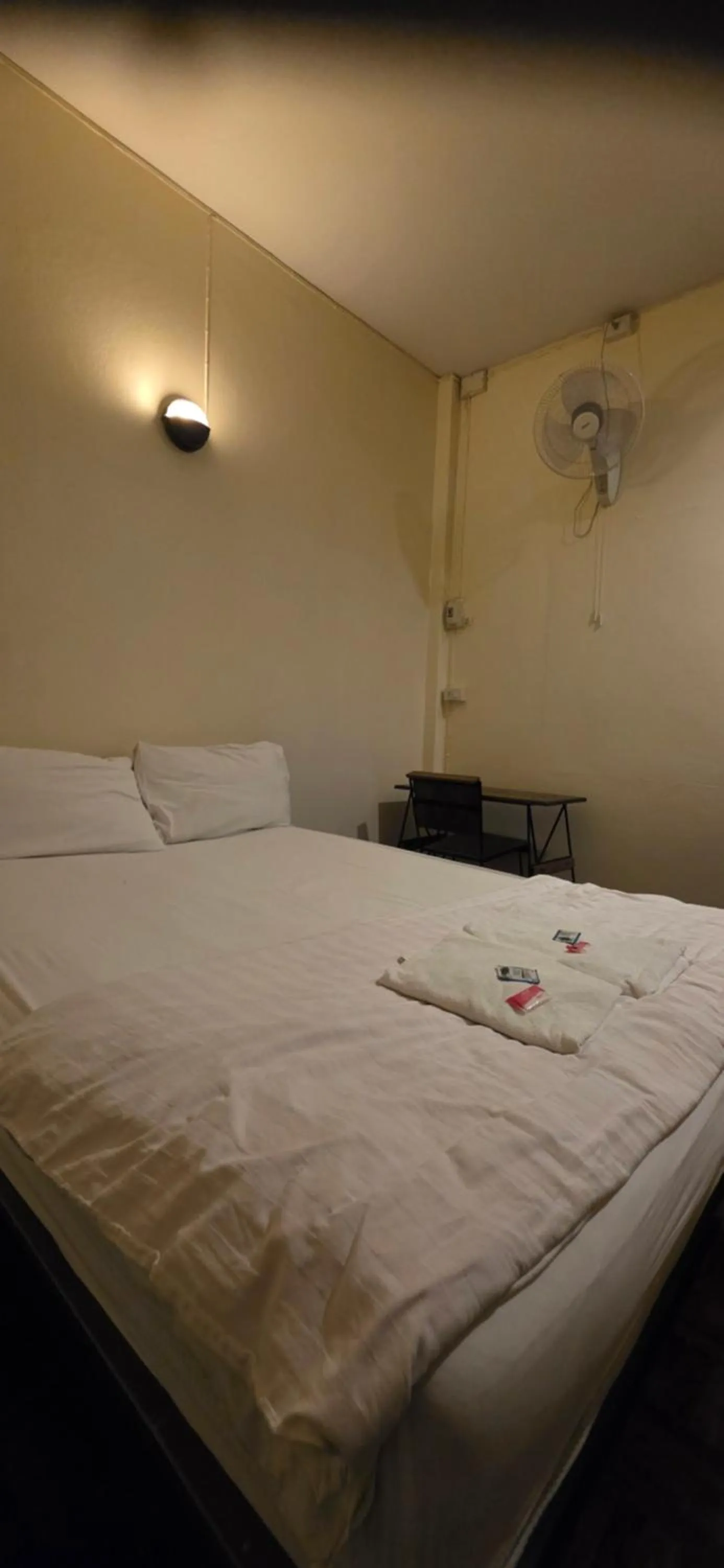 Photo of the whole room, Bed in P.L.P Guesthouse - Mae Hong Son