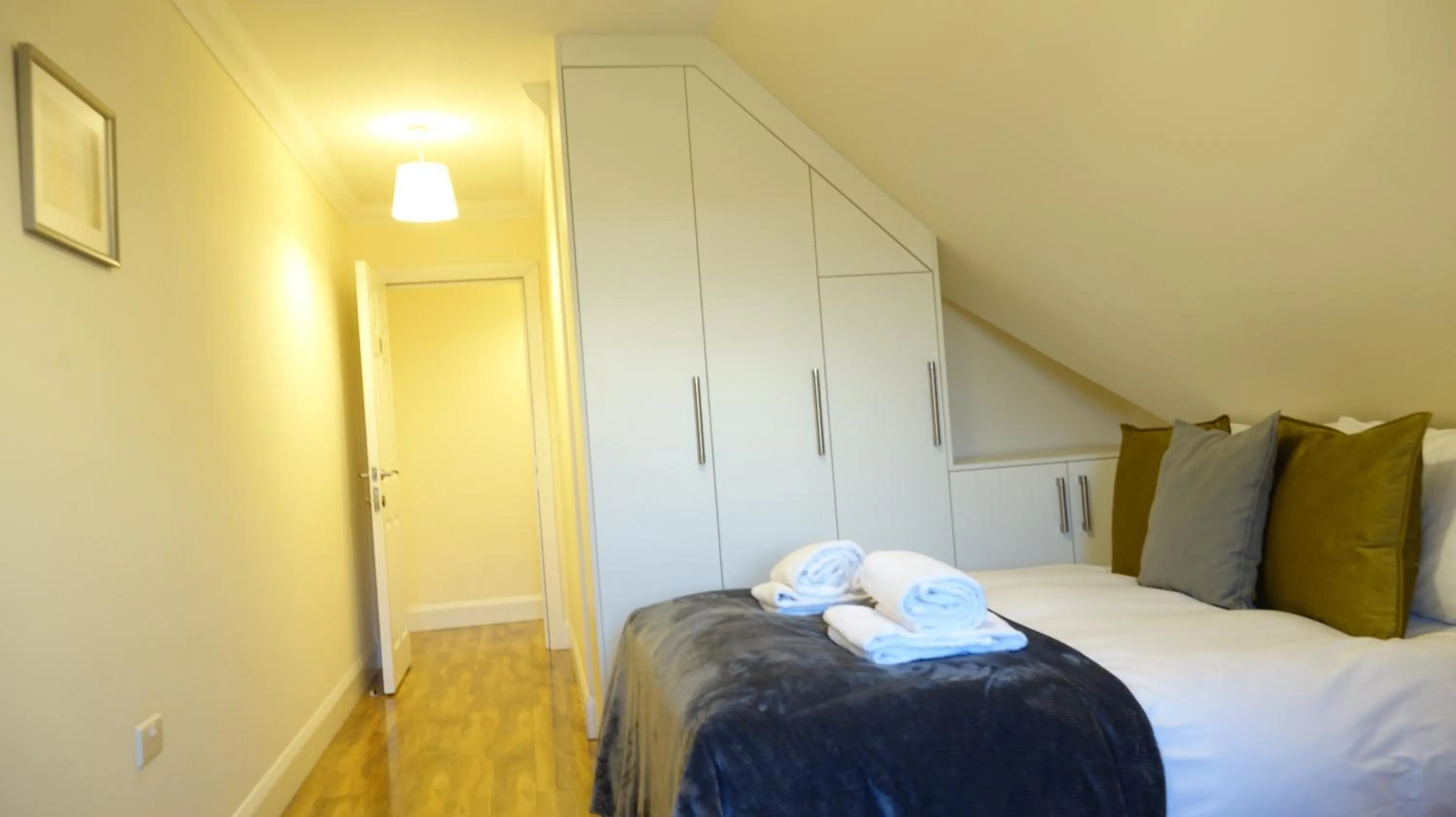 Bedroom, Bed in RC Airport Rooms