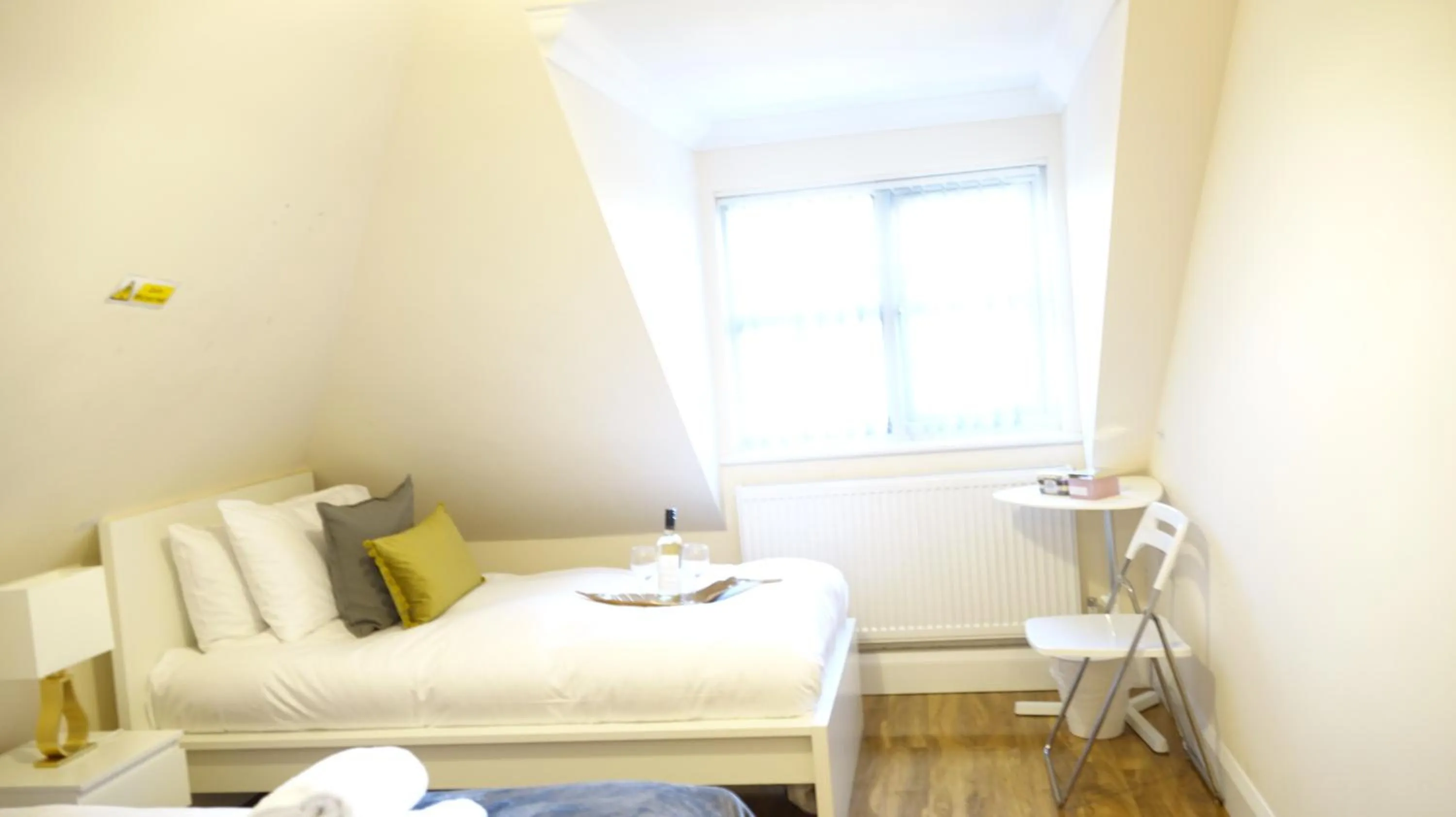 Bedroom, Bed in RC Airport Rooms