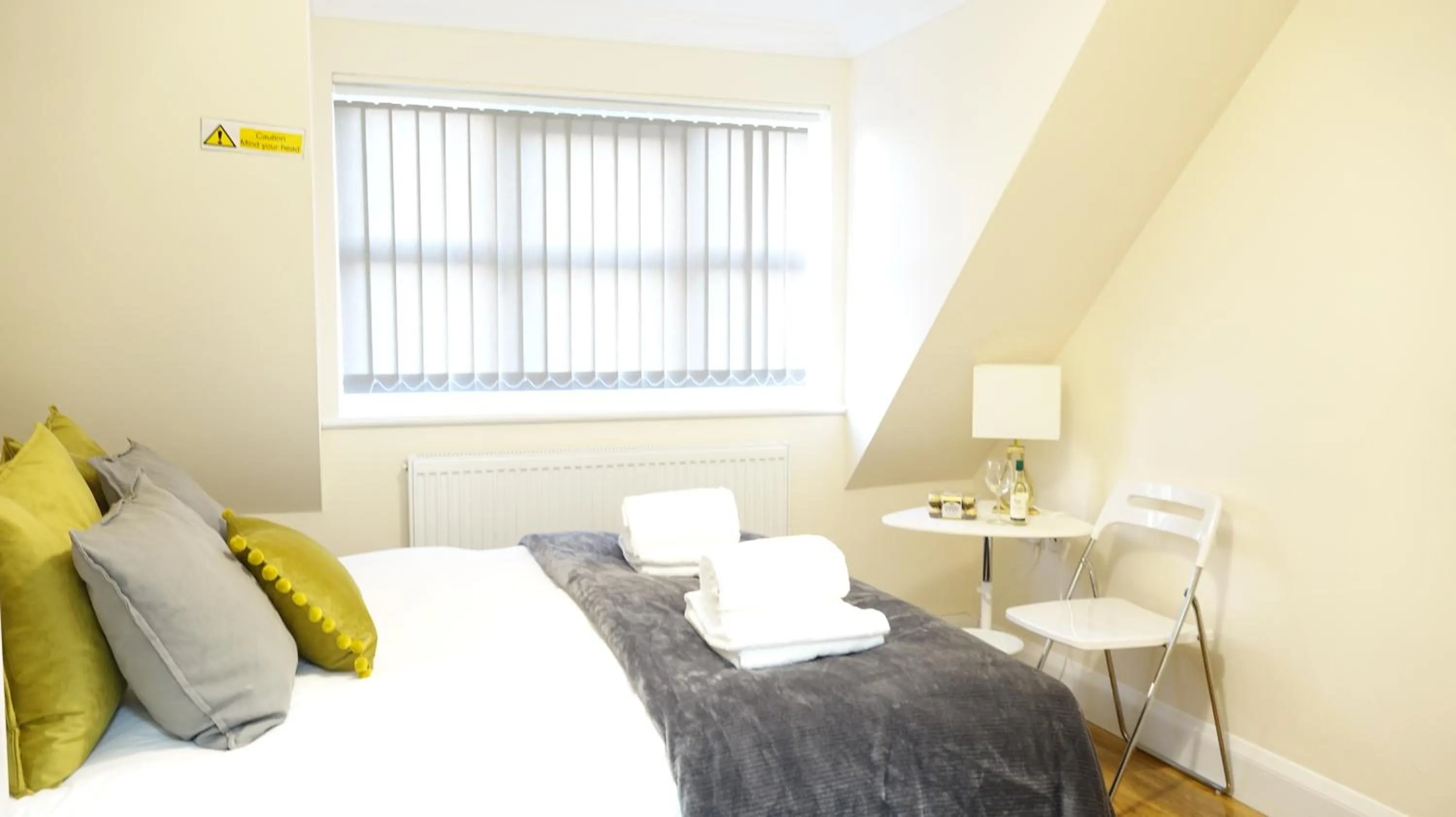 Bedroom, Bed in RC Airport Rooms