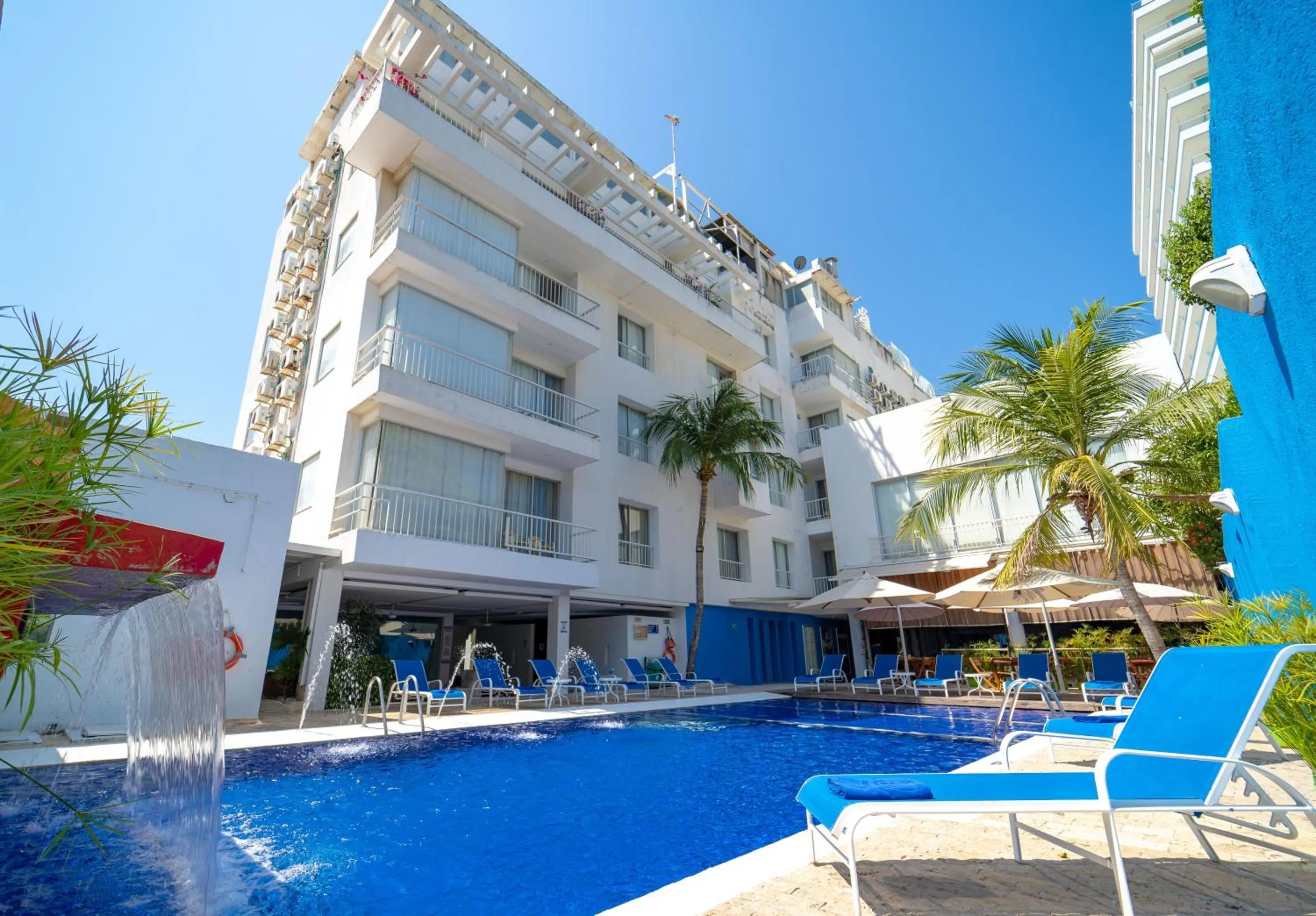 Swimming pool in Hotel Santorini Resort
