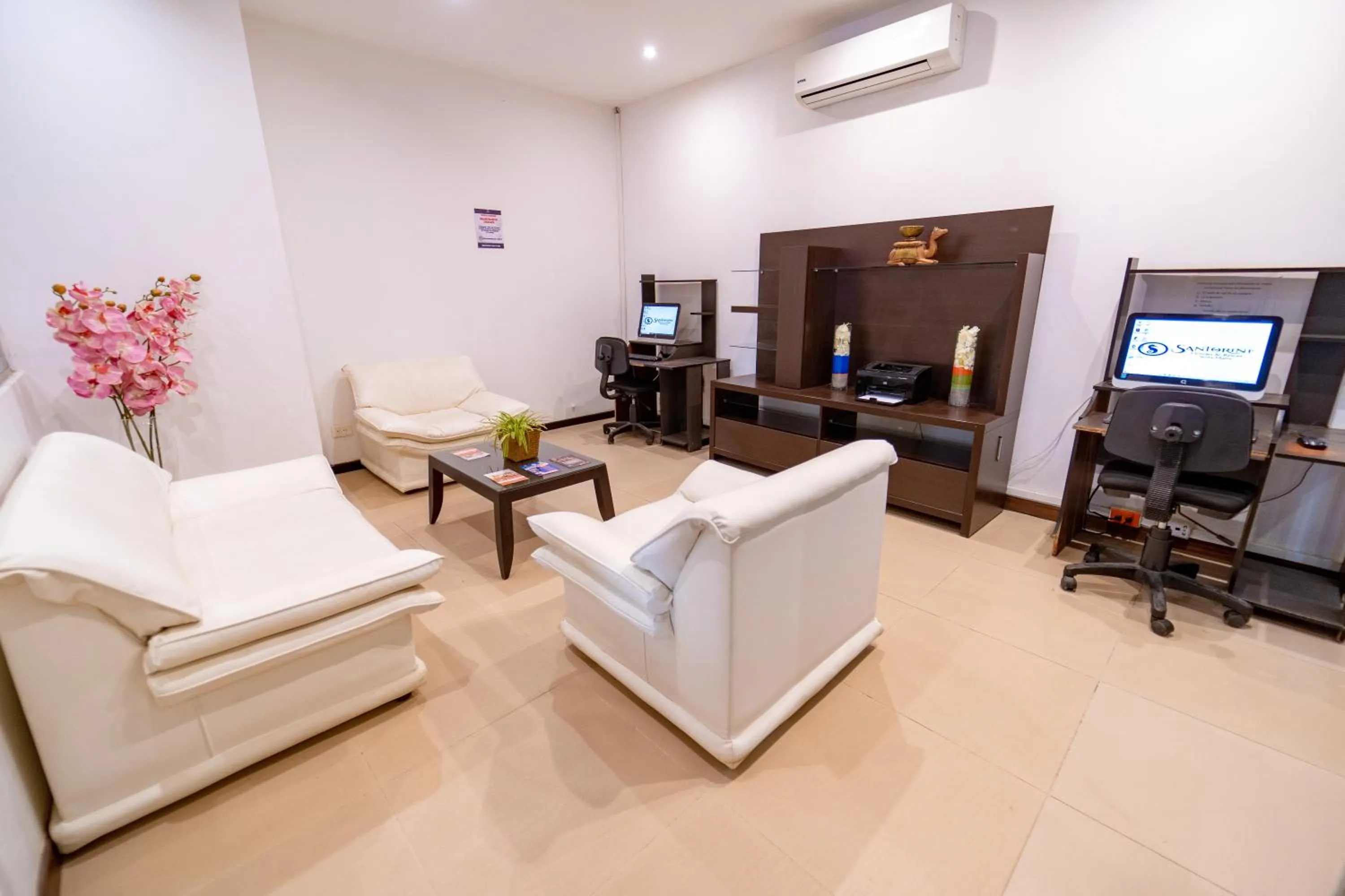 Business facilities in Hotel Santorini Resort