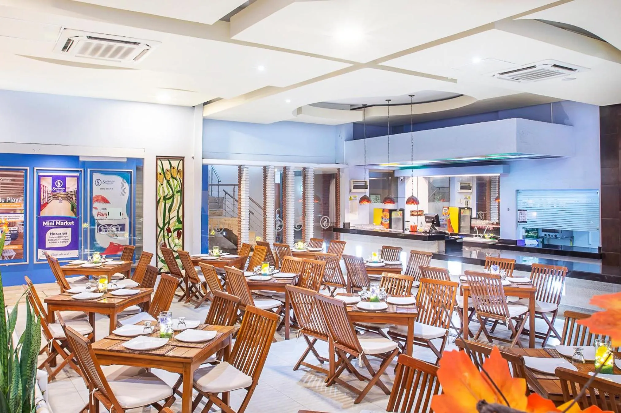 Restaurant/places to eat in Hotel Santorini Resort