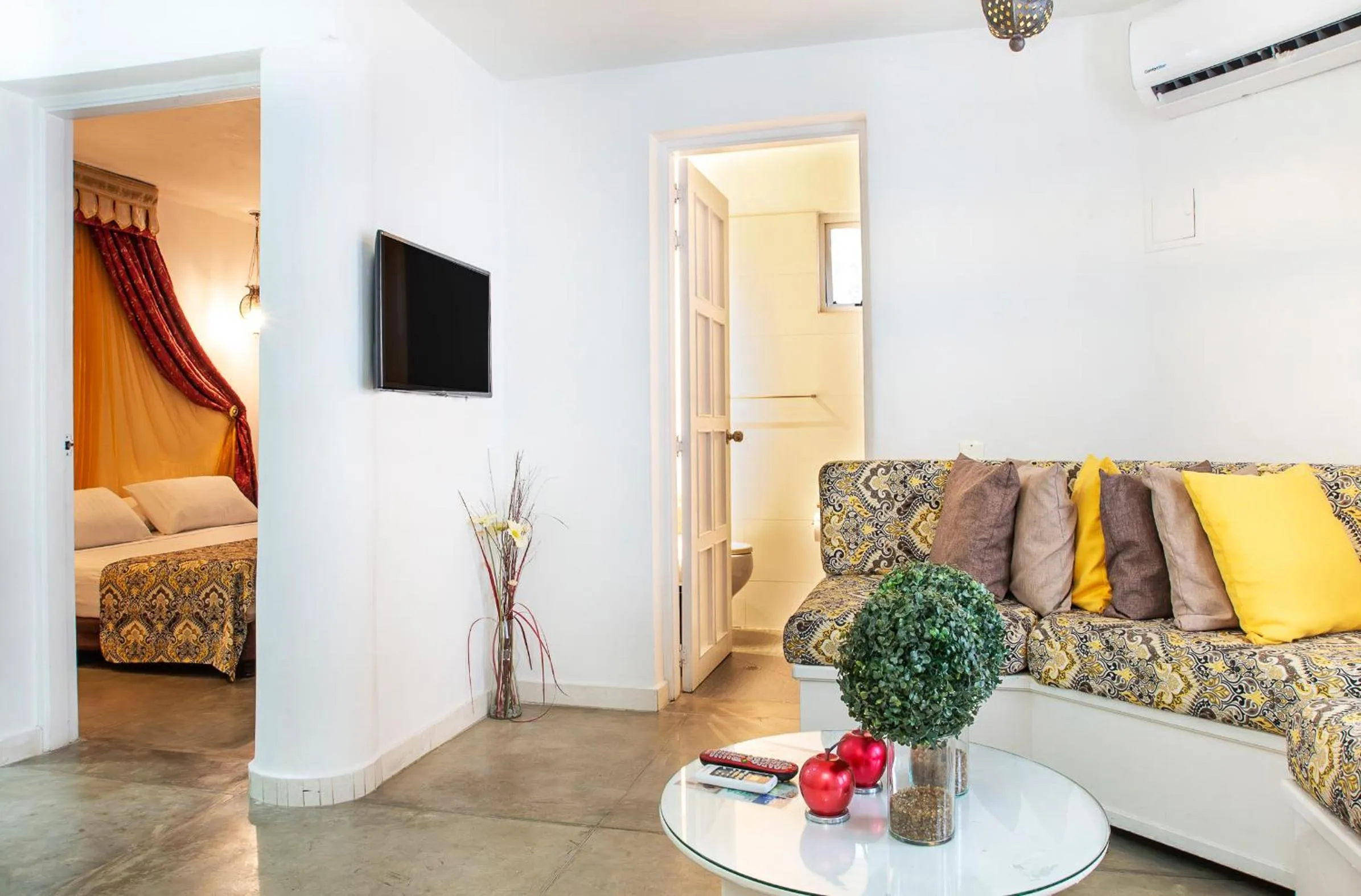 Photo of the whole room, Bed in Hotel Santorini Resort