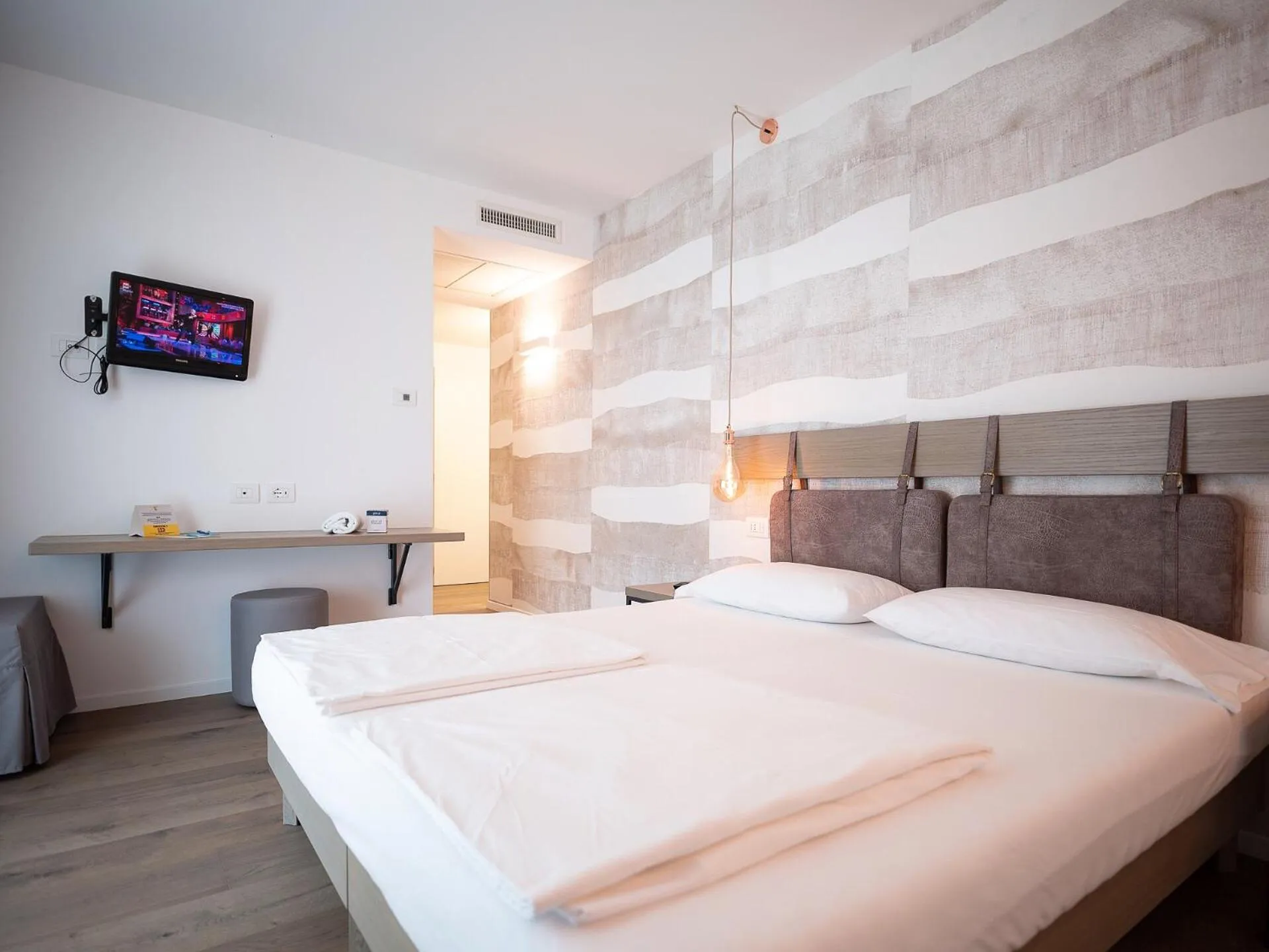 Bedroom, Bed in Glocal Torbole