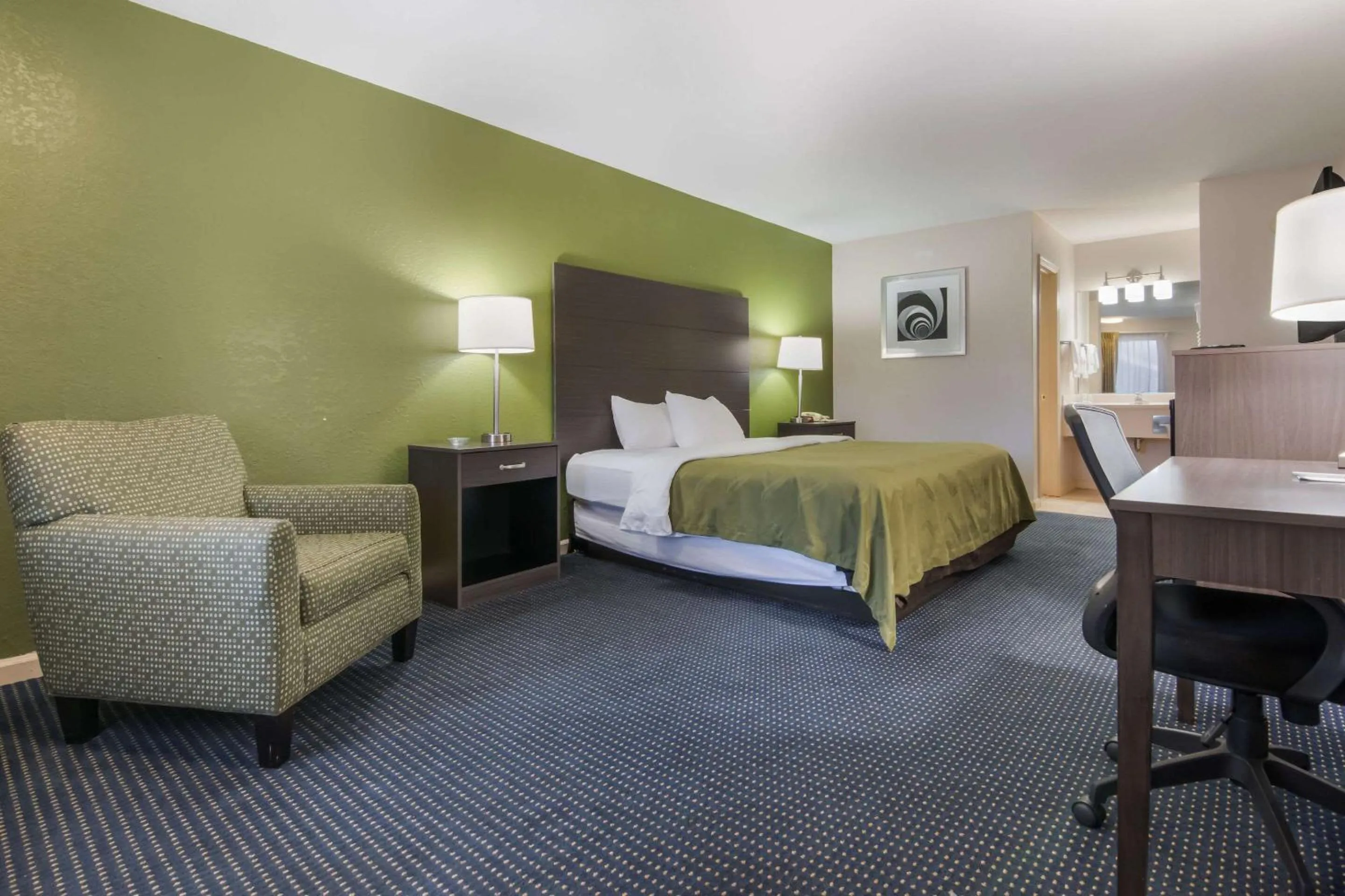 Bedroom, Bed in Quality Inn Little Creek