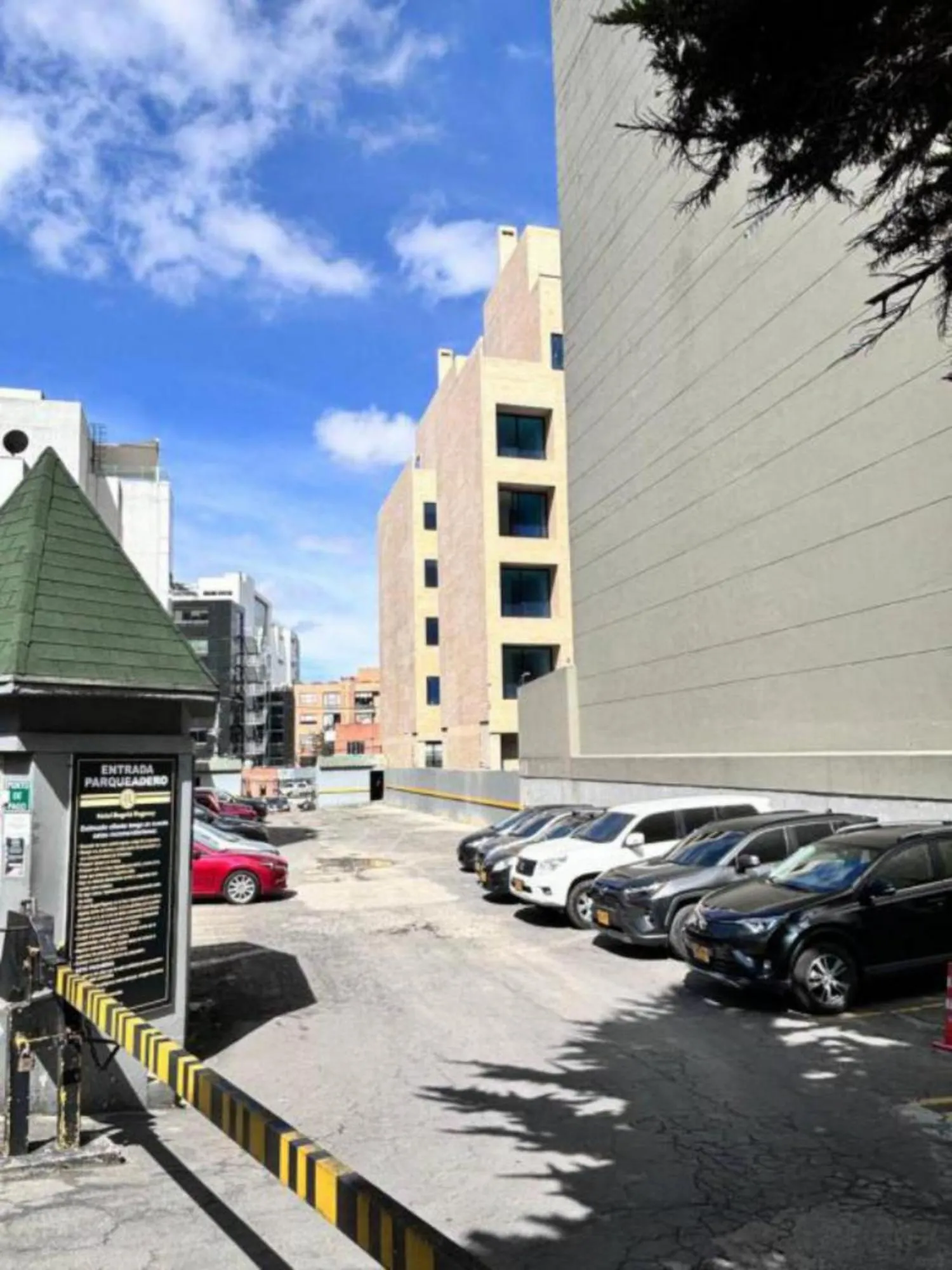 Parking in Hotel Bogotá Regency Usaquén