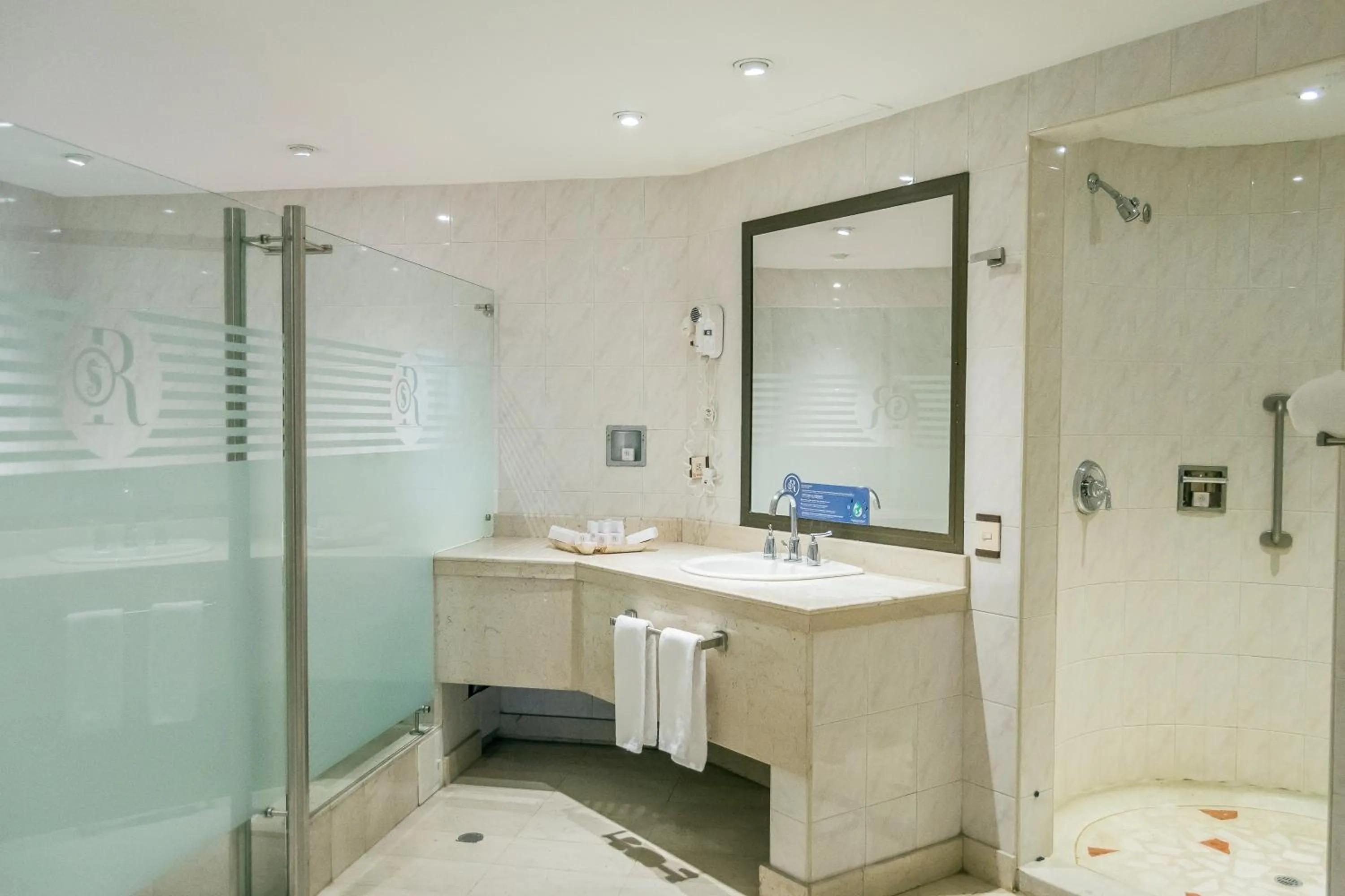 Bathroom in Hotel Bogotá Regency Usaquén