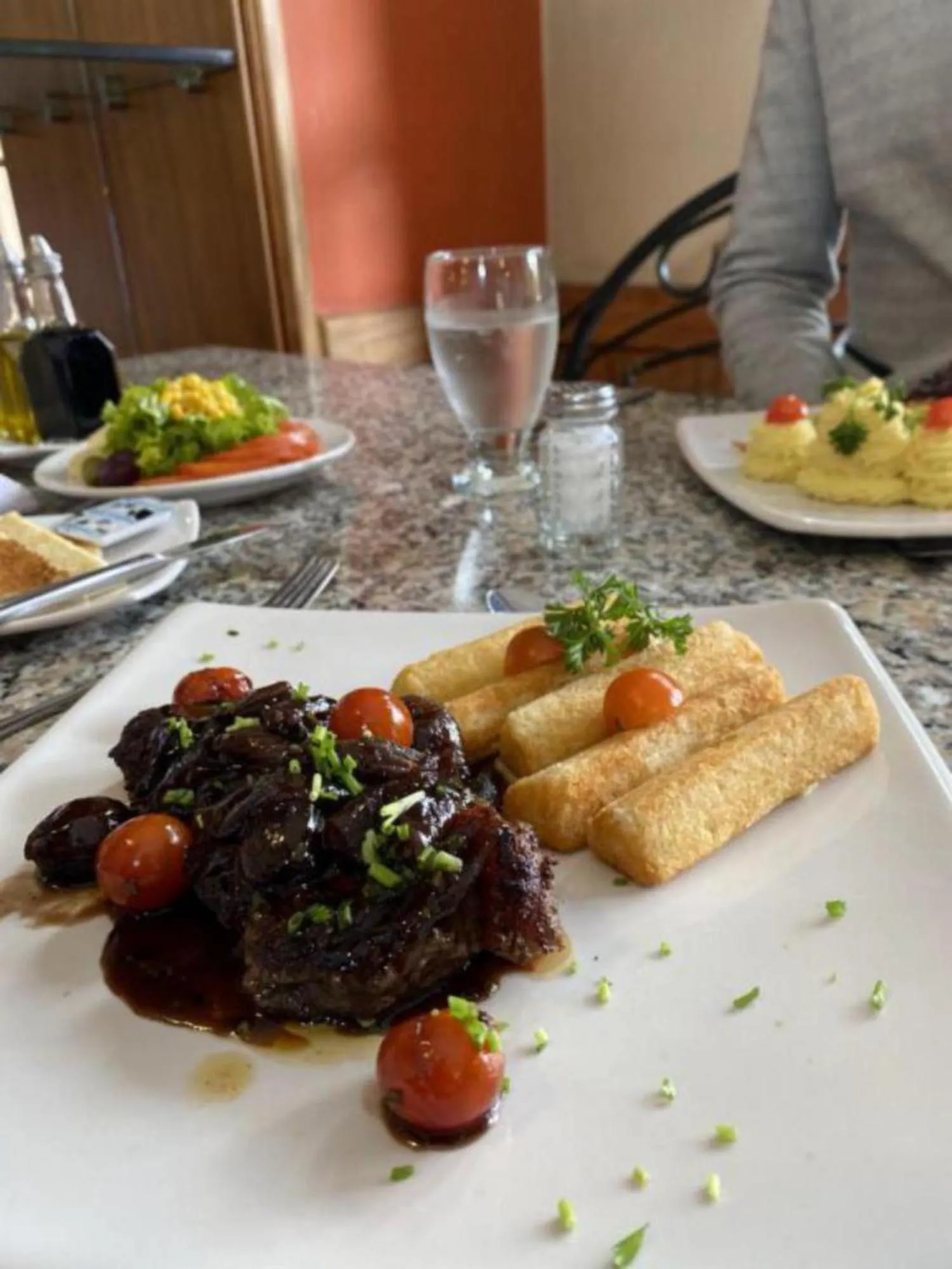 Restaurant/places to eat in Hotel Bogotá Regency Usaquén