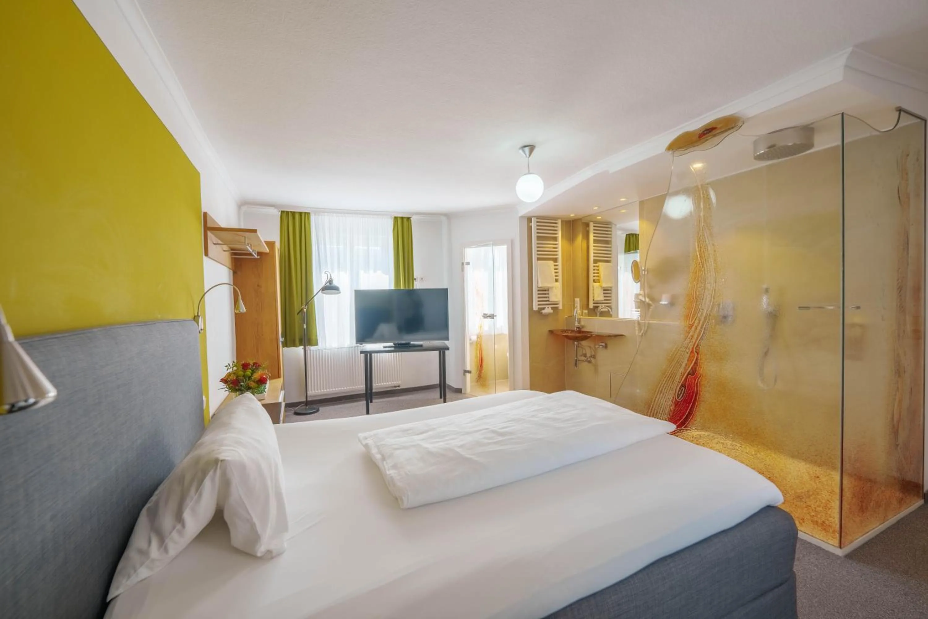 Photo of the whole room, Bed in Altötting City Apartments