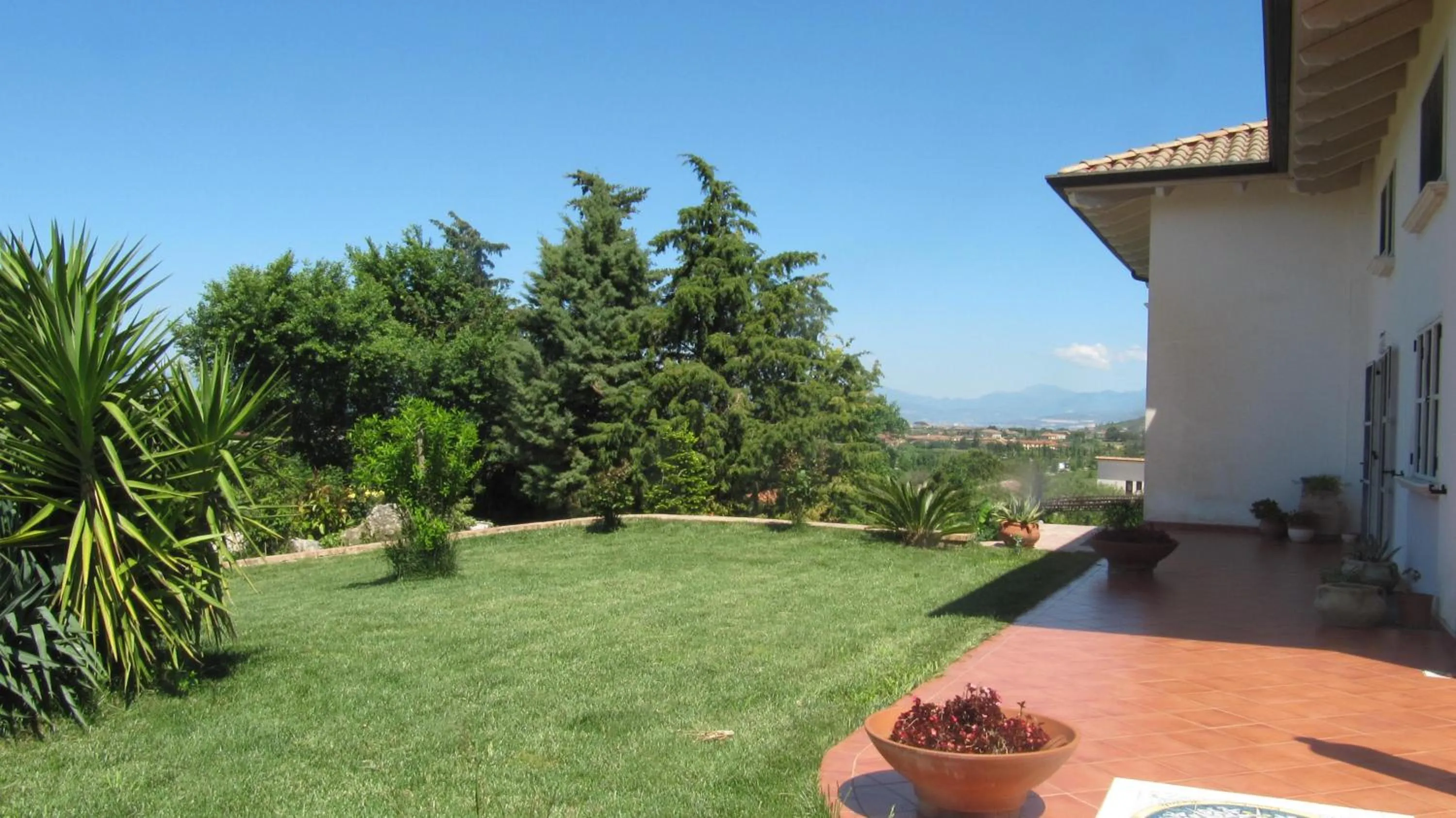 Garden in B&B Macchia d'Olmo