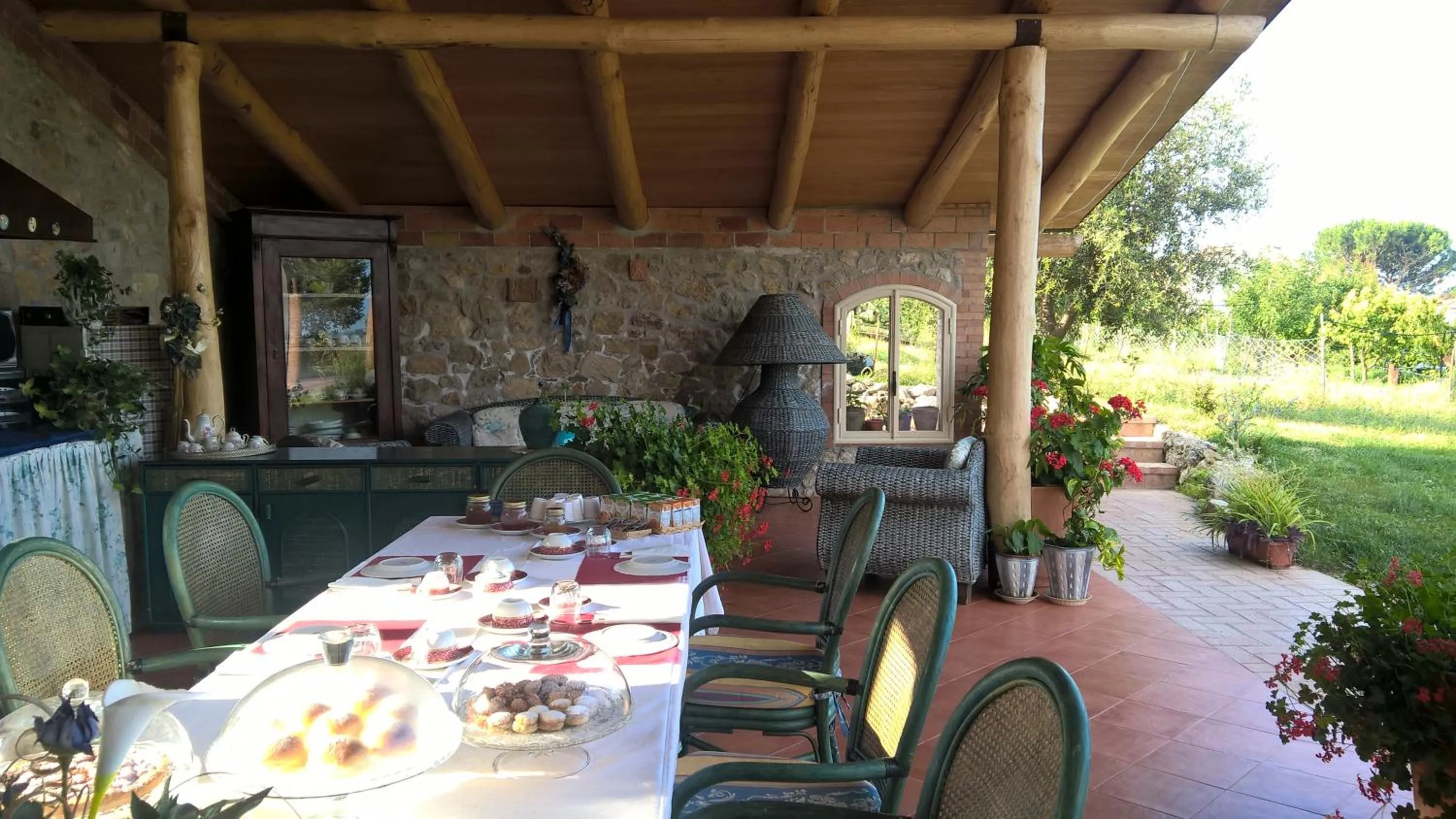 Dining area in B&B Macchia d'Olmo
