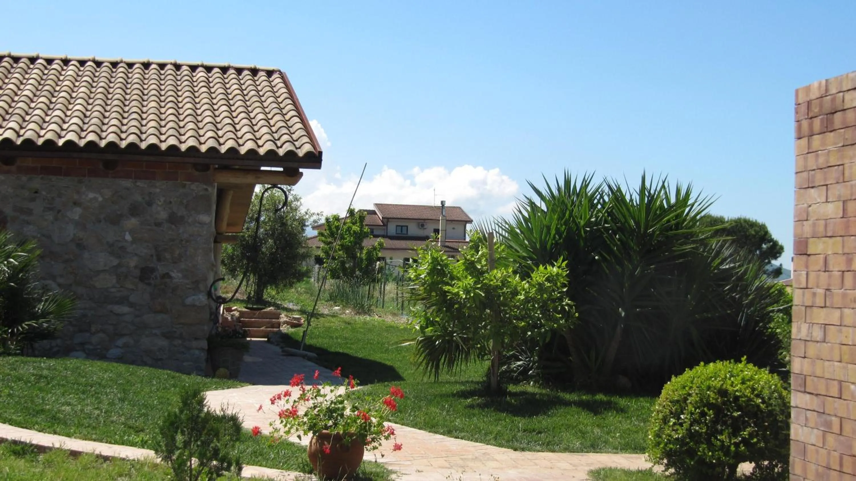Garden view in B&B Macchia d'Olmo