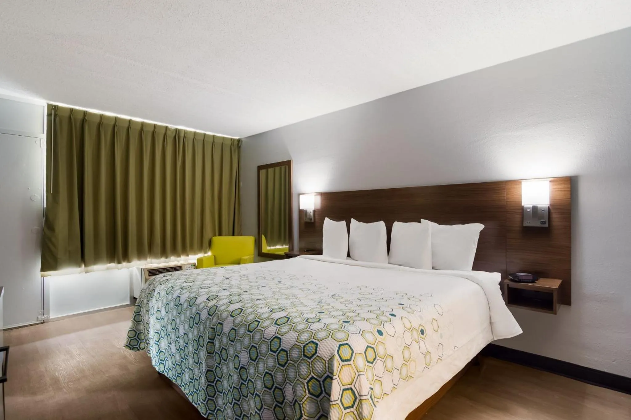 Bedroom in HomeTowne Studios by Red Roof Vero Beach - I-95