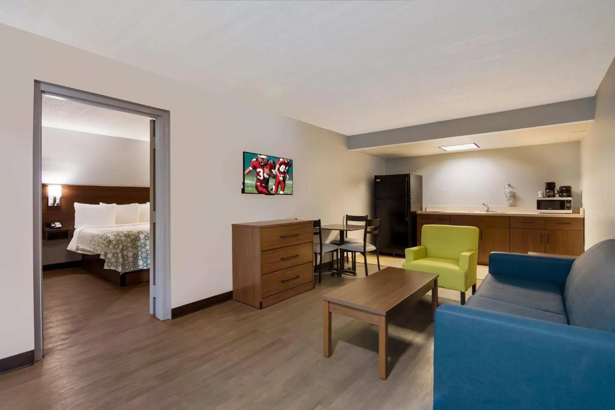 Bedroom in HomeTowne Studios by Red Roof Vero Beach - I-95