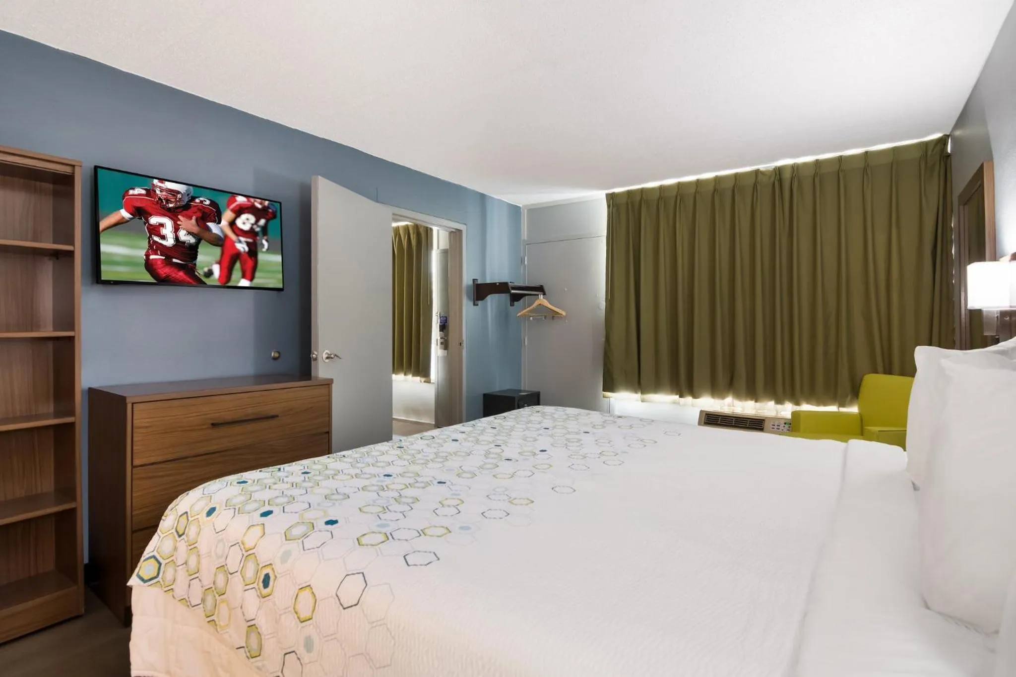 Bedroom in HomeTowne Studios by Red Roof Vero Beach - I-95