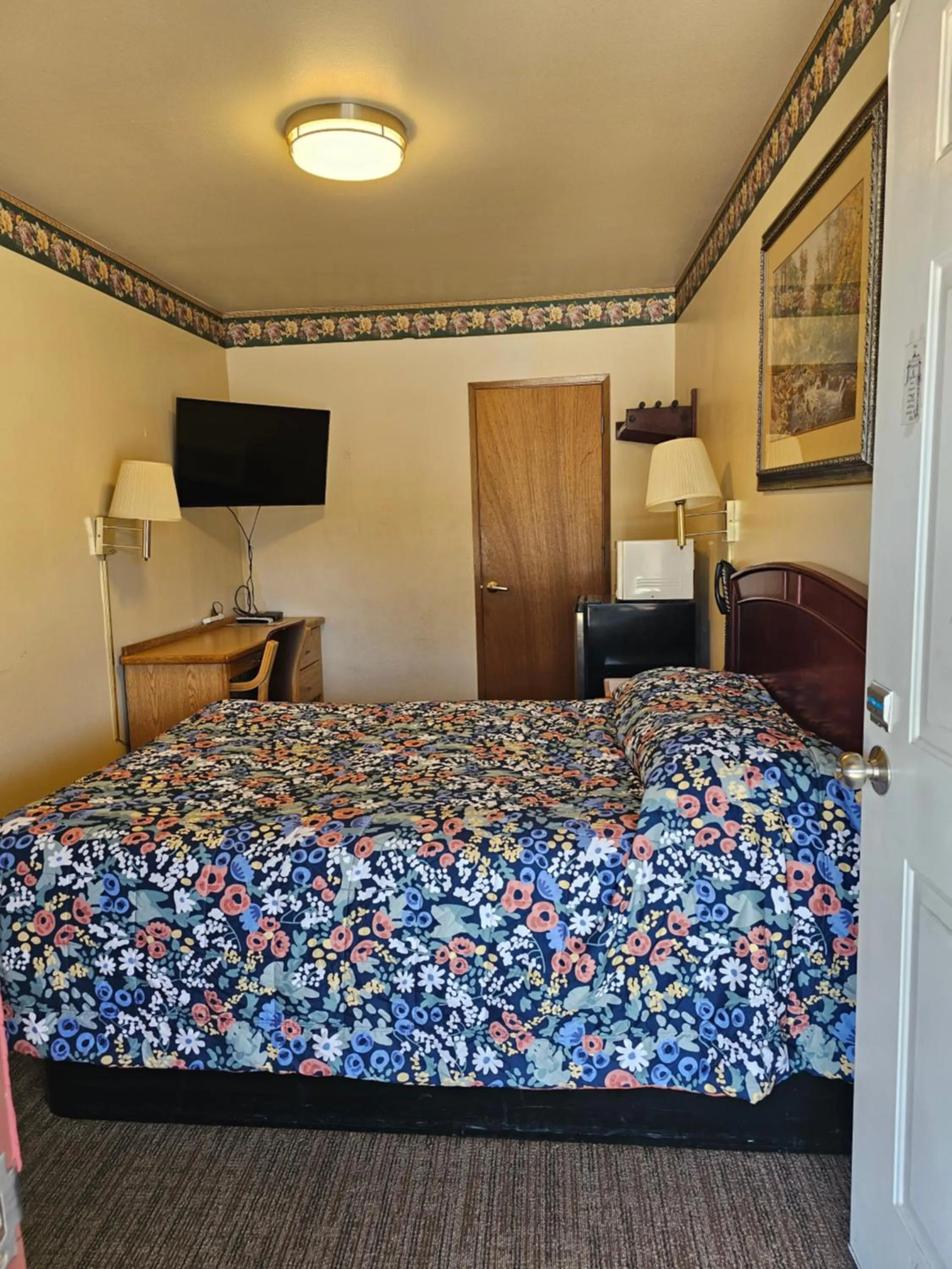 Bed in Cle Elum Travelers Inn