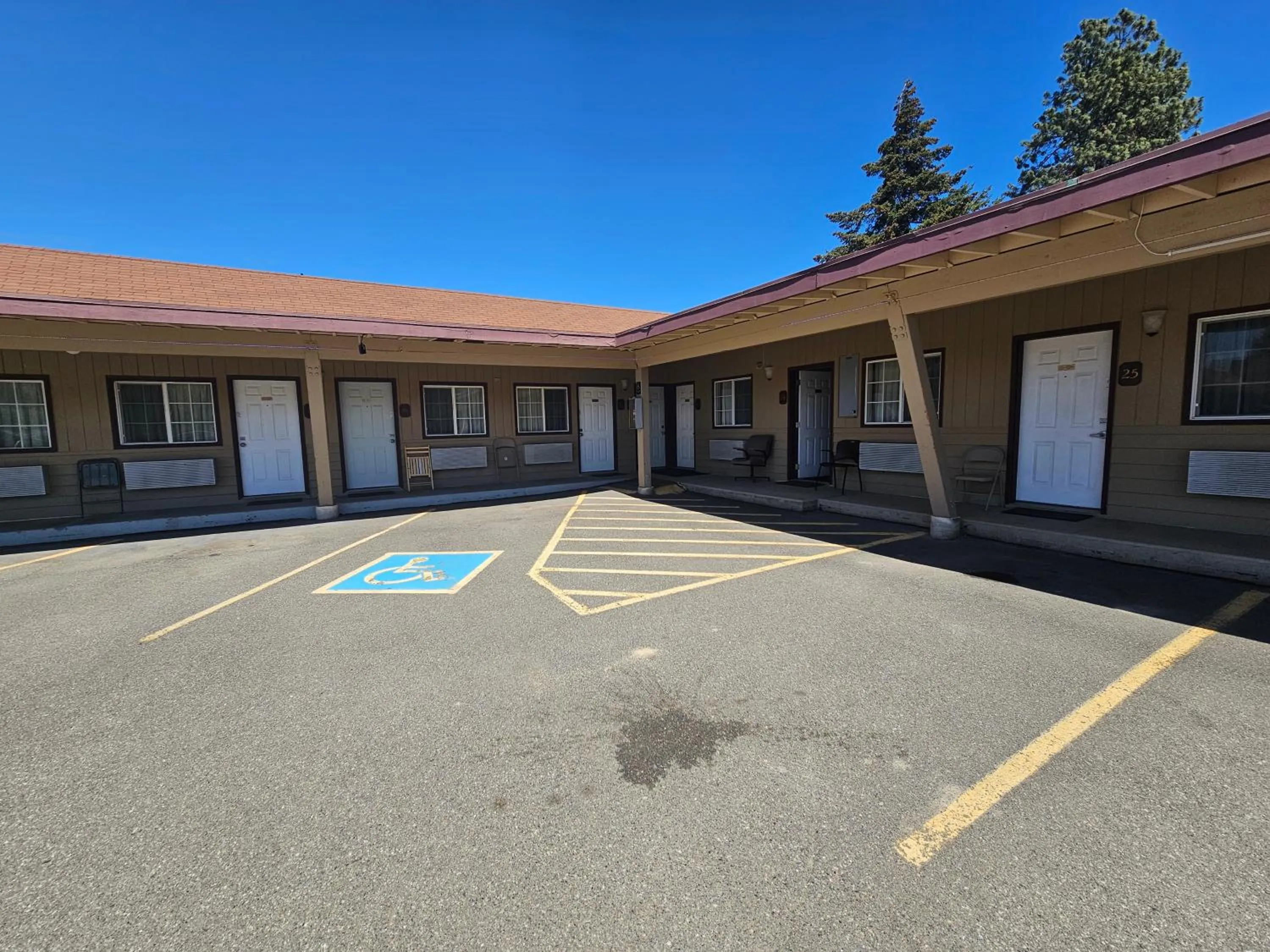 Property building in Cle Elum Travelers Inn