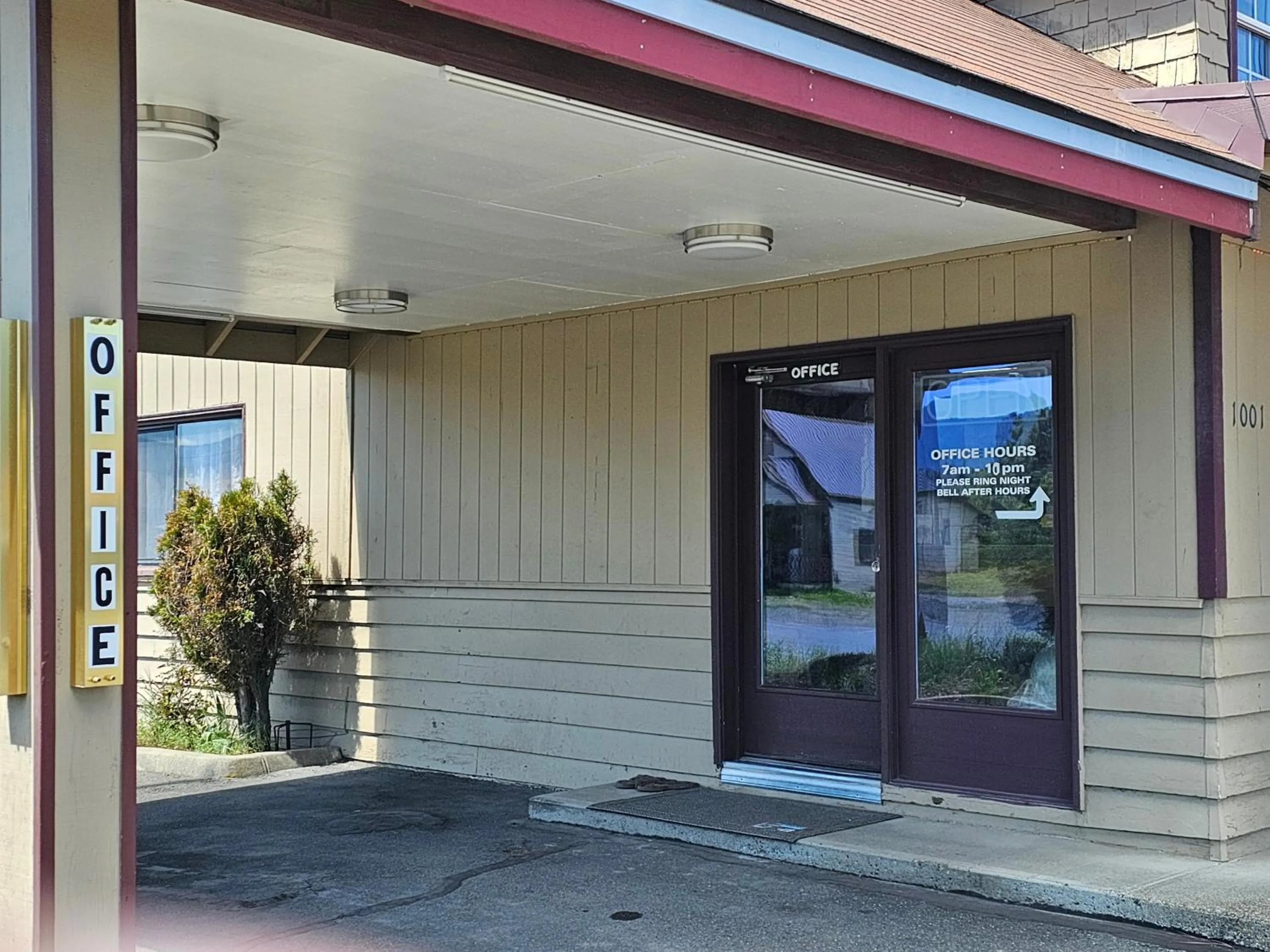 Staff in Cle Elum Travelers Inn