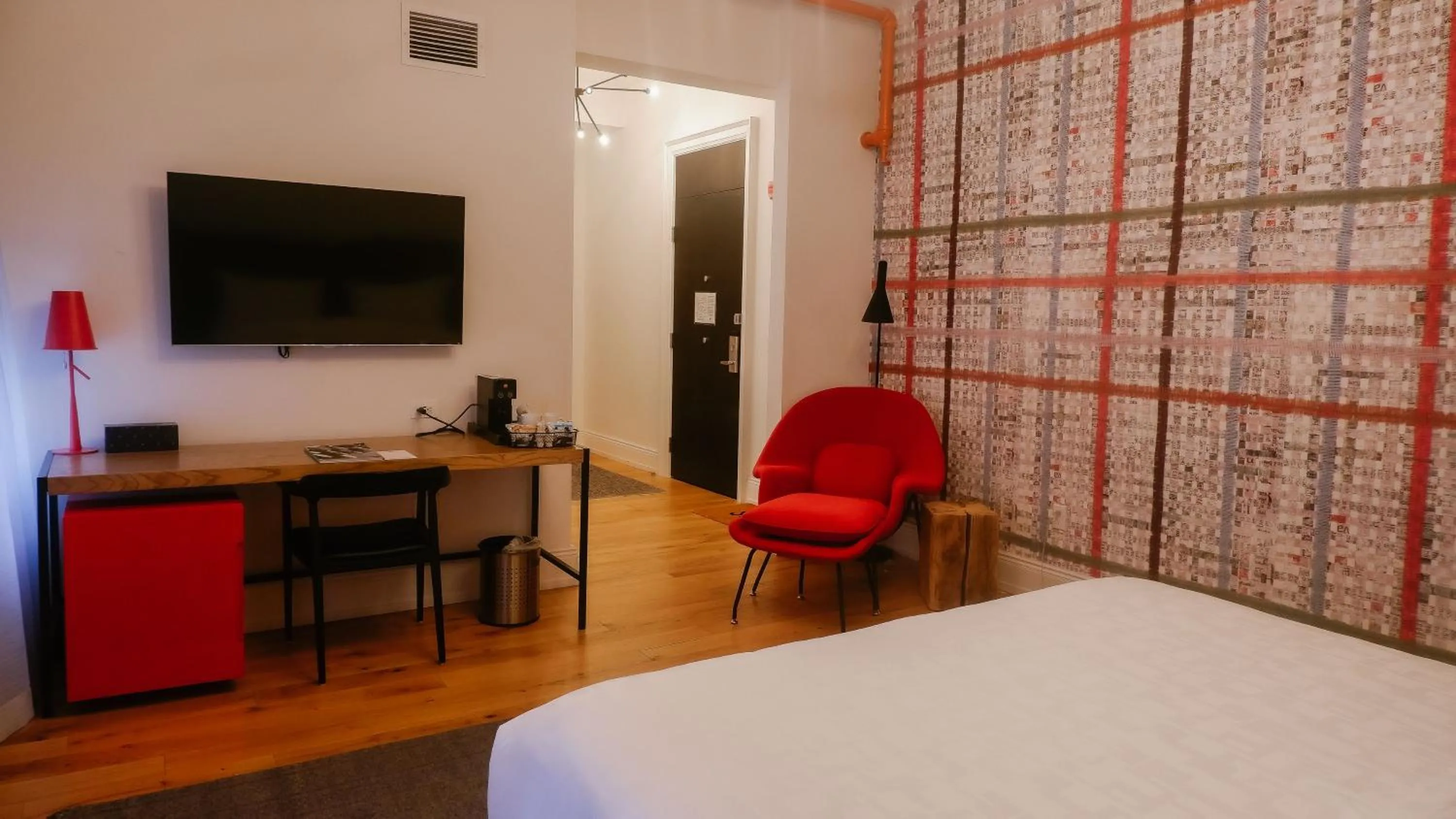 Bed in The Walper Hotel, part of JdV by Hyatt