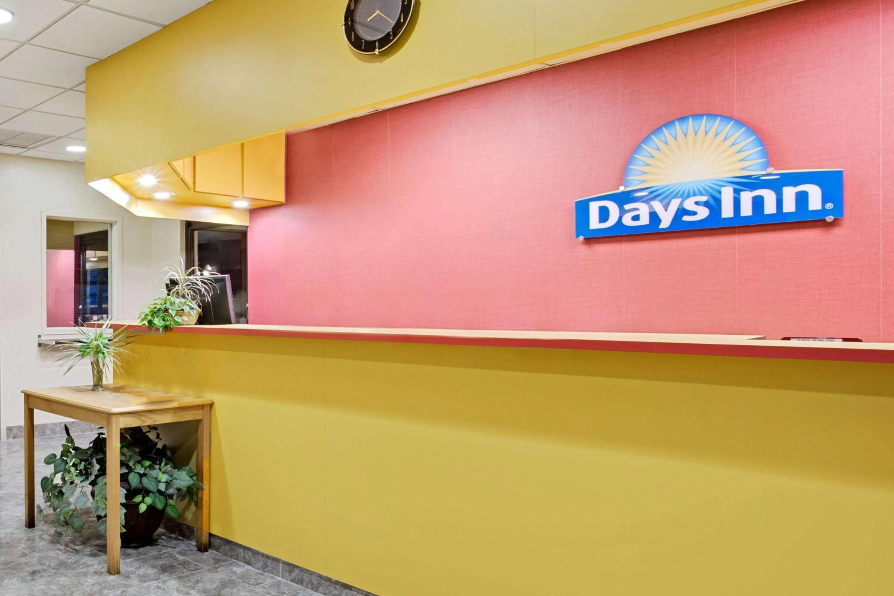 Lobby or reception in Days Inn by Wyndham Bradenton - Near the Gulf