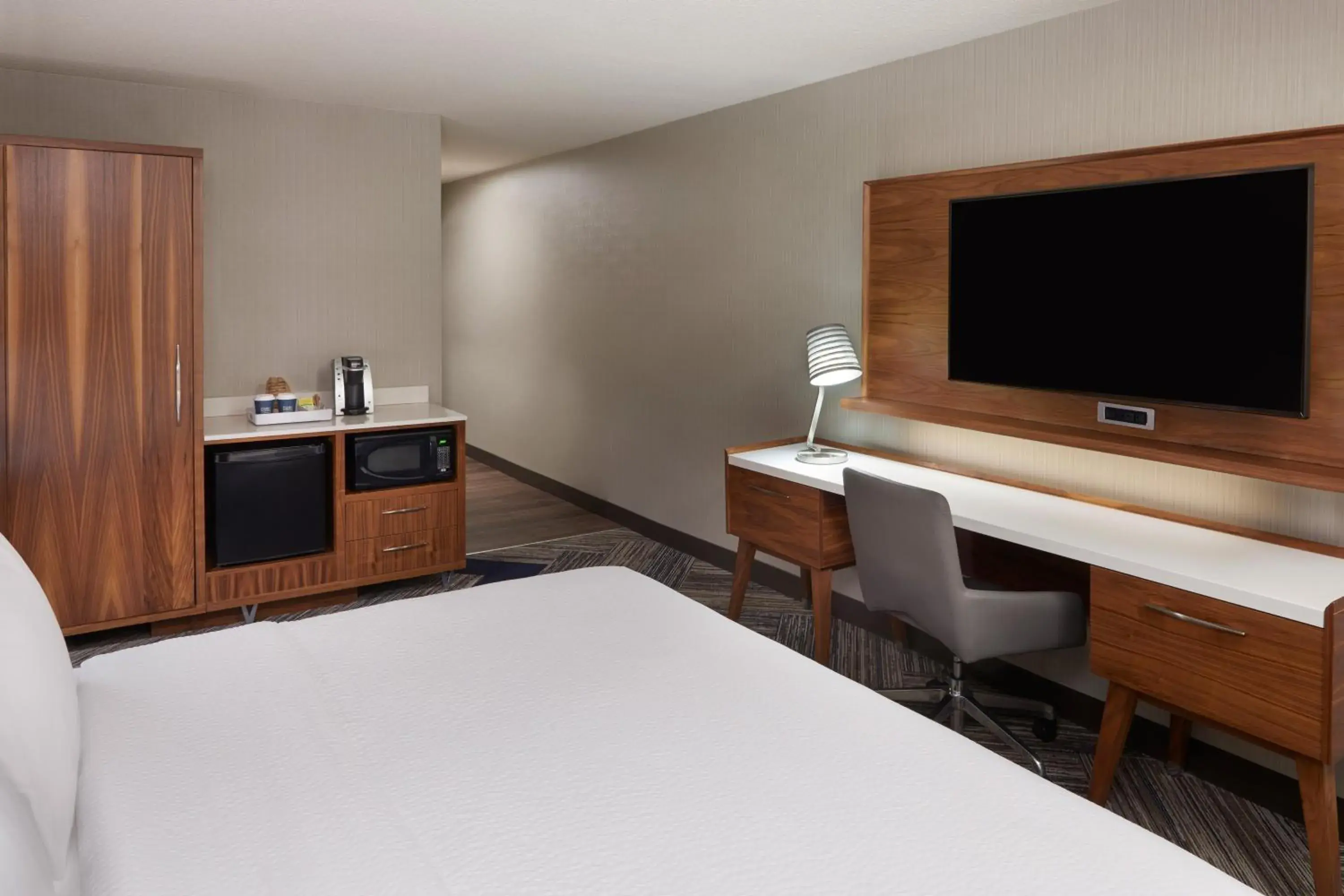 Studio, 1 King, Sofa bed in Four Points by Sheraton Vaughan Studio, 1 King, Sofa bed in Four Points by Sheraton Vaughan