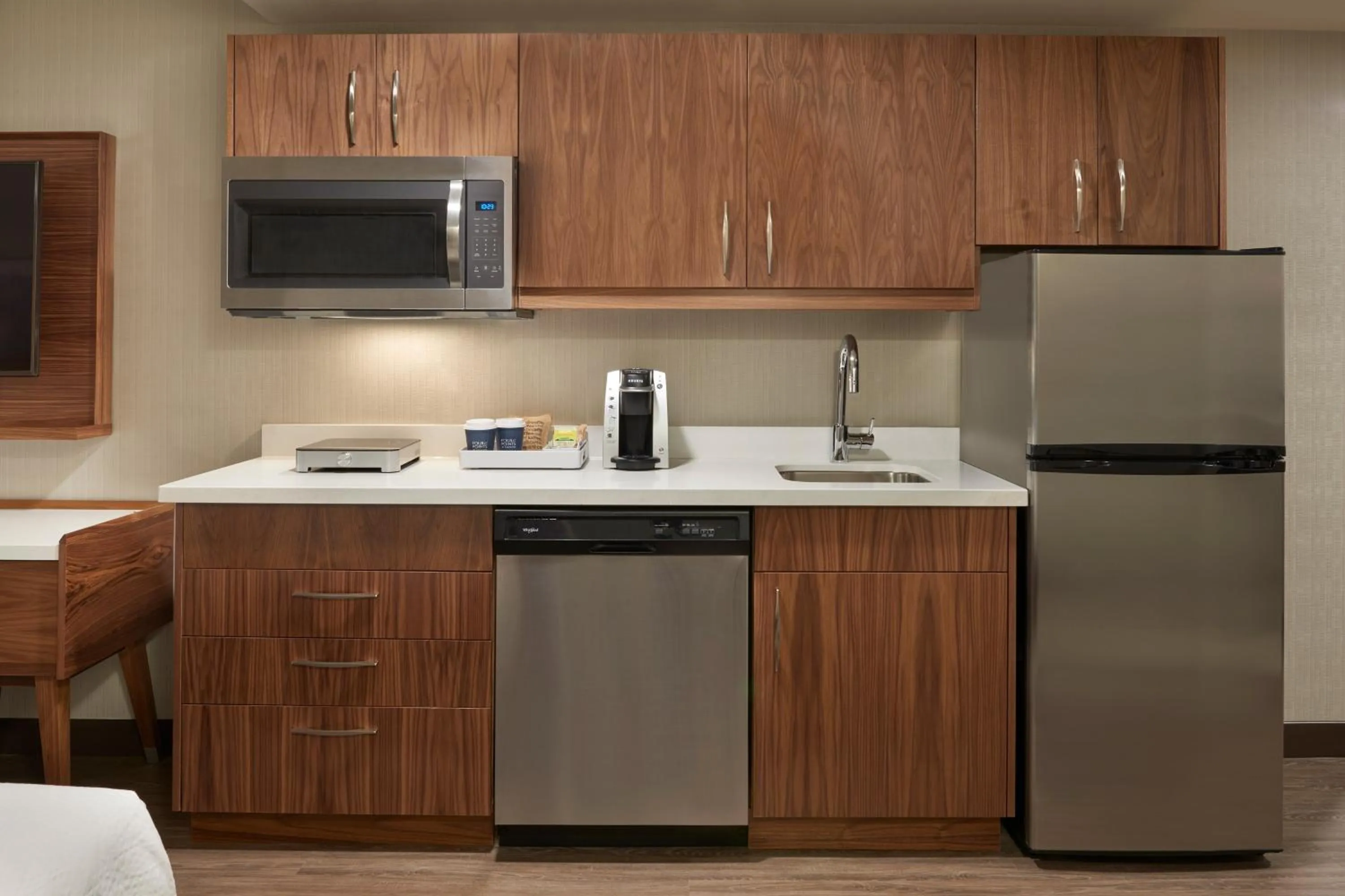 Photo of the whole room in Four Points by Sheraton Vaughan