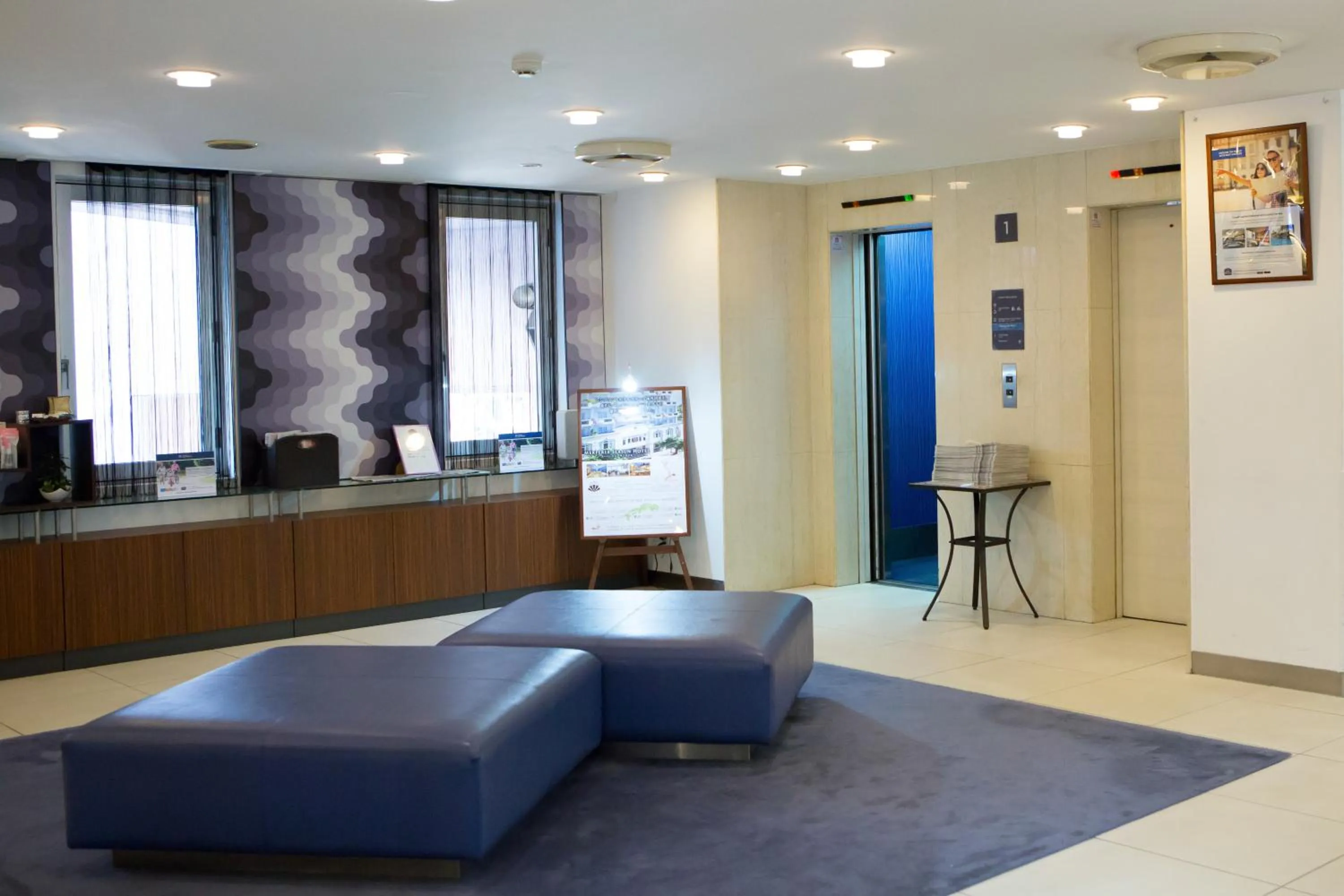 Lobby or reception in Best Western Yokohama