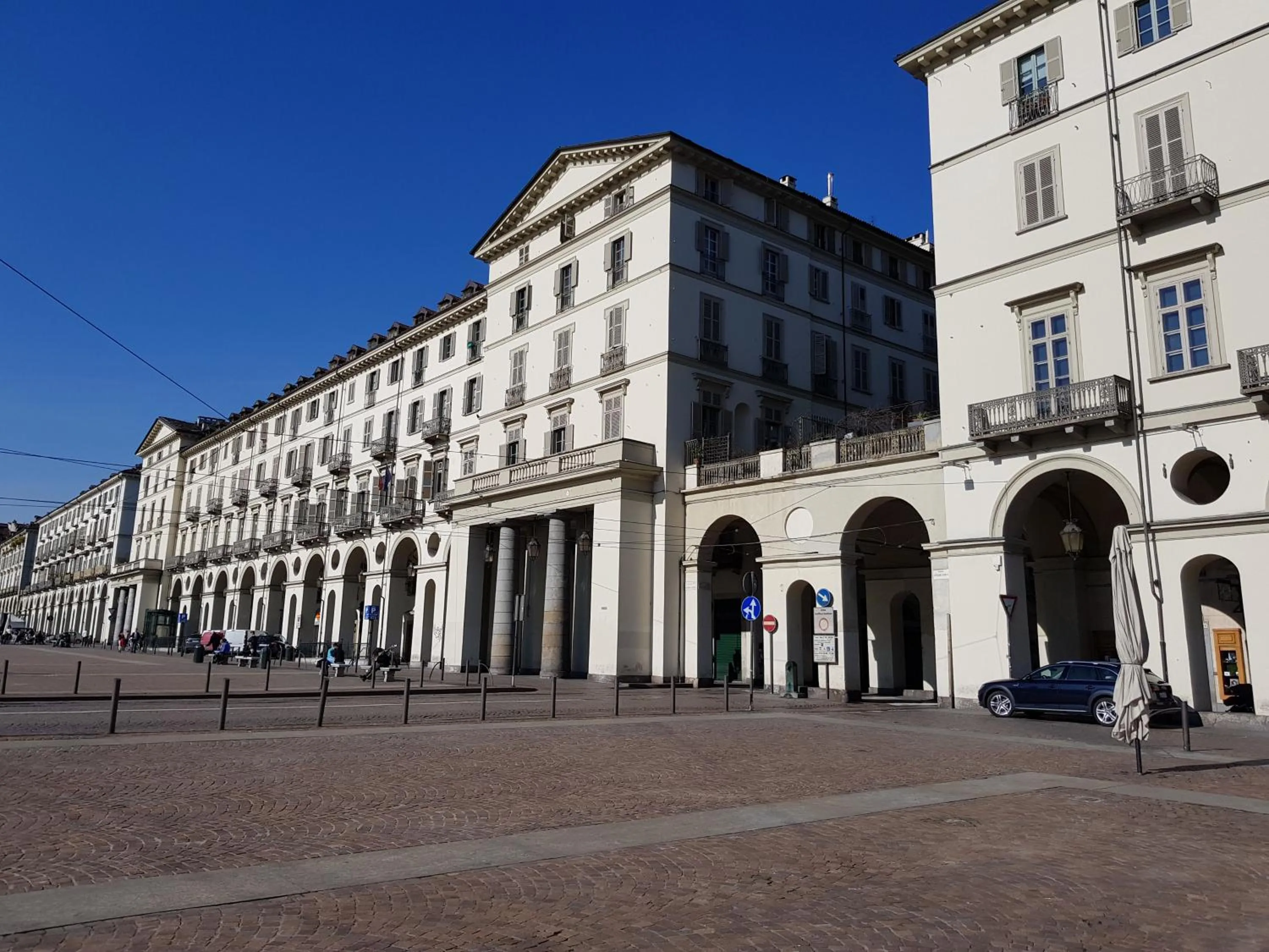 Property building in Vittorio 21