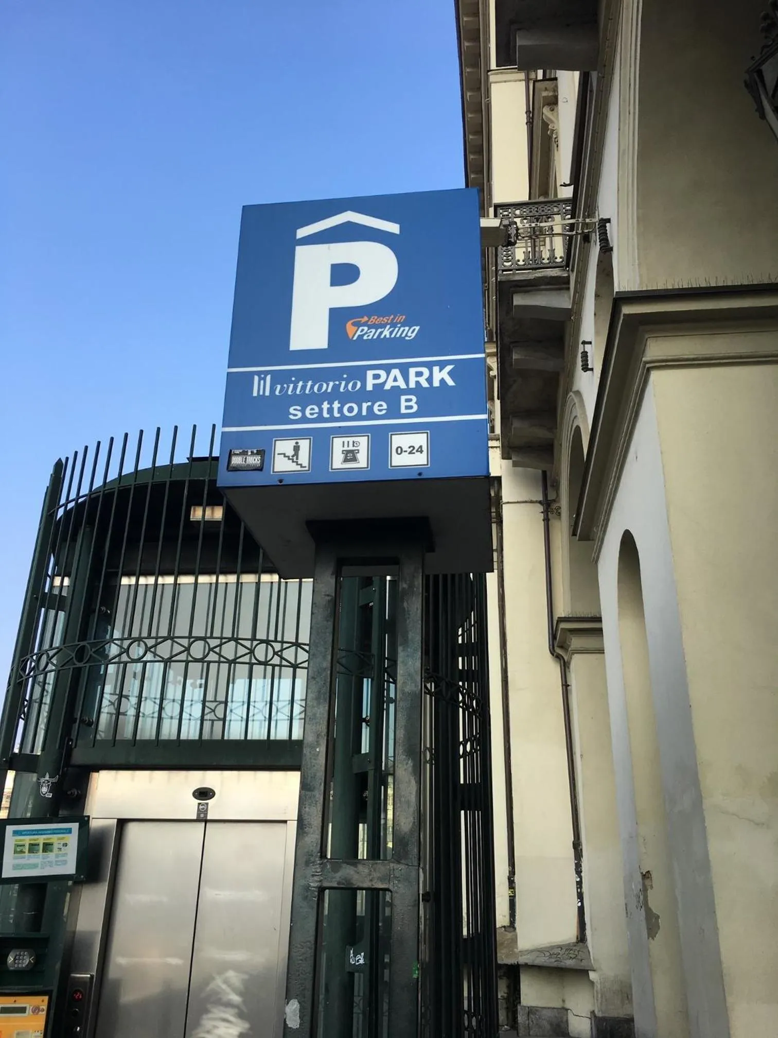 Parking in Vittorio 21