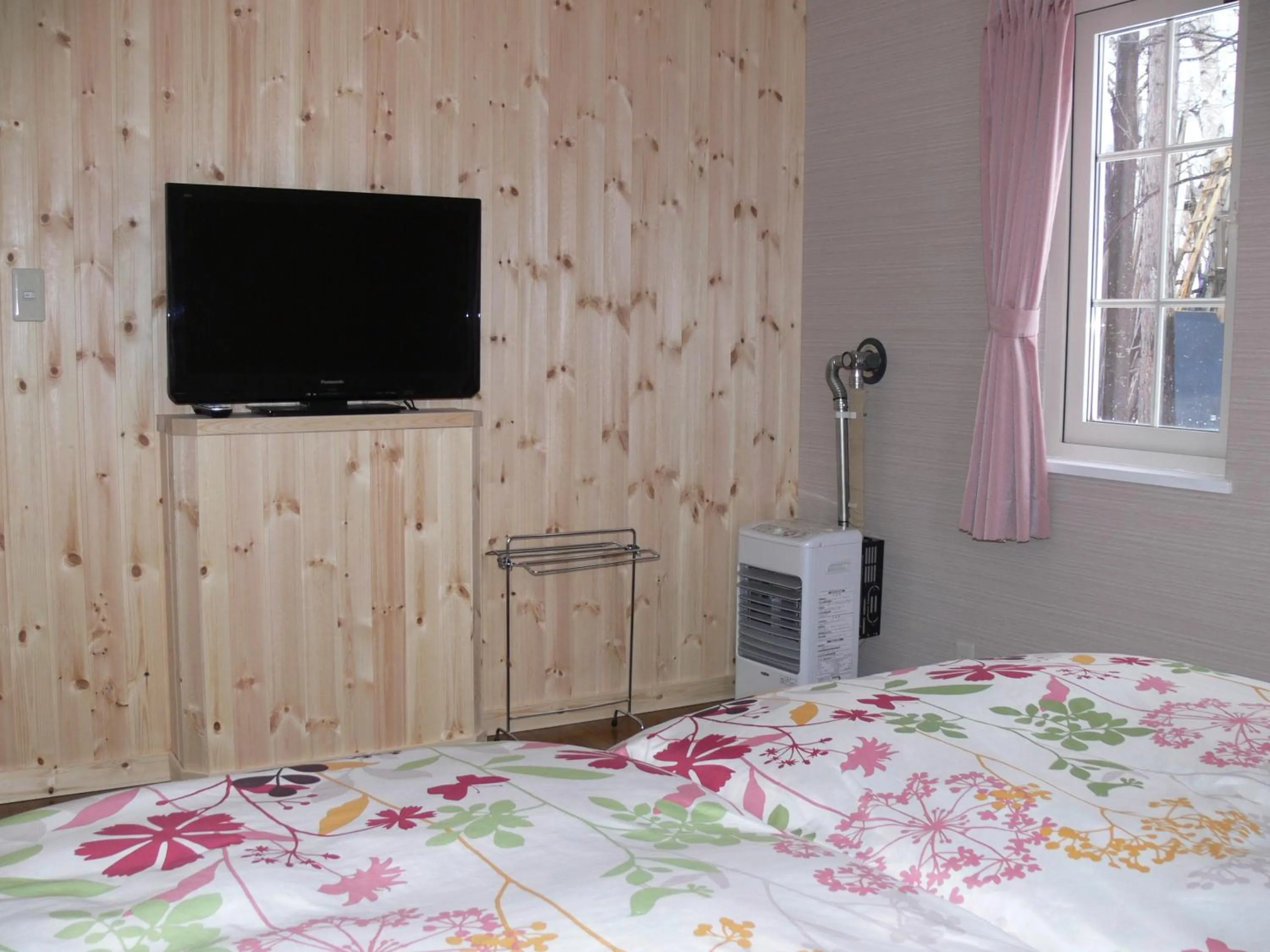 Decorative detail, Bed in Pension Locomotion