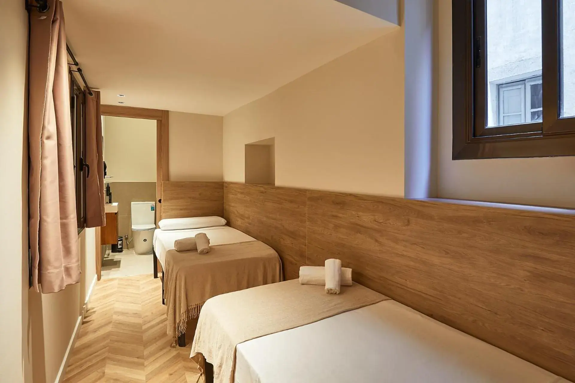 Twin Room with Bathroom in Ella Hostel Boqueria Twin Room with Bathroom in Ella Hostel Boqueria