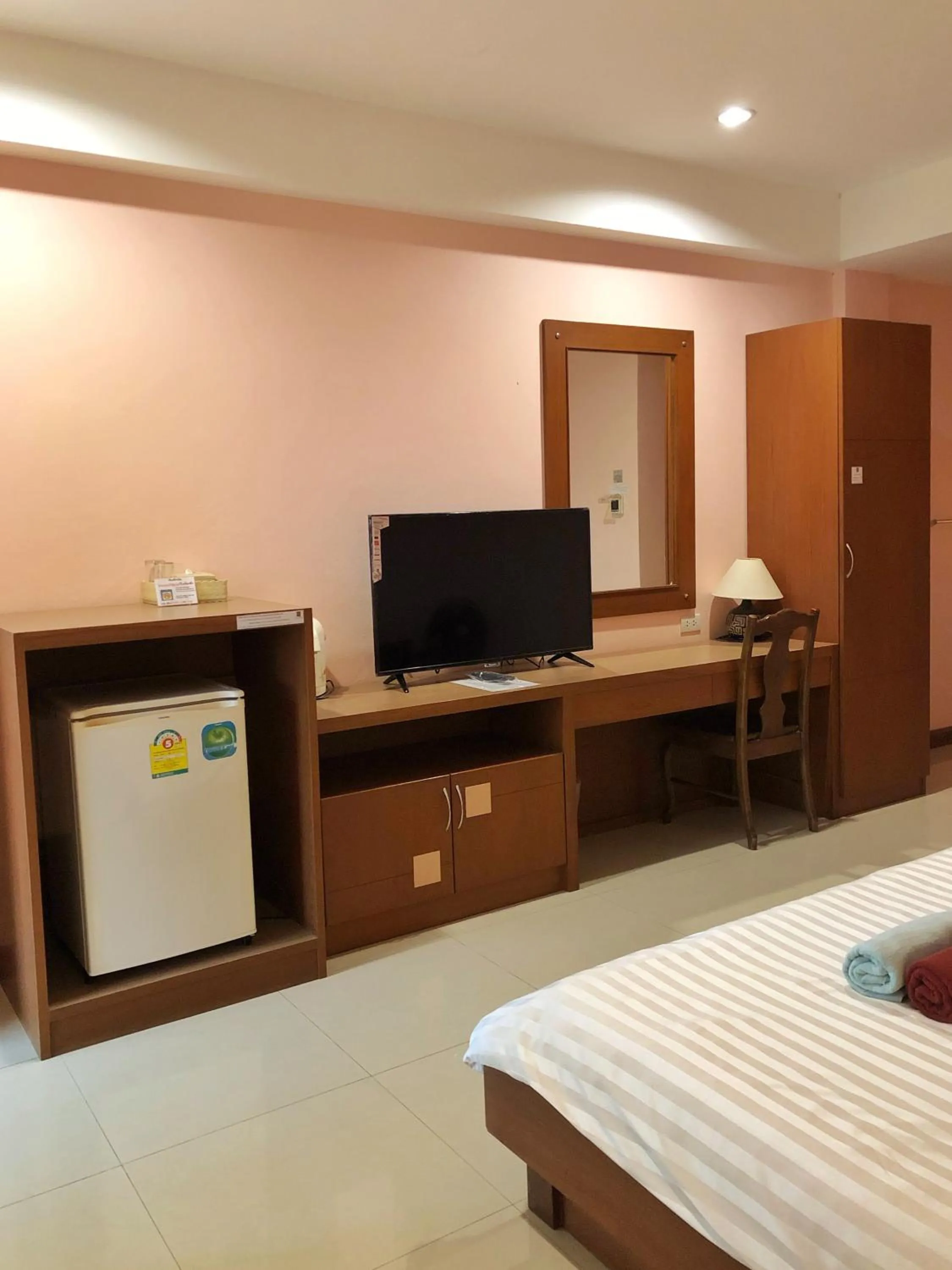 Bed in Tonwa Resort Hotel