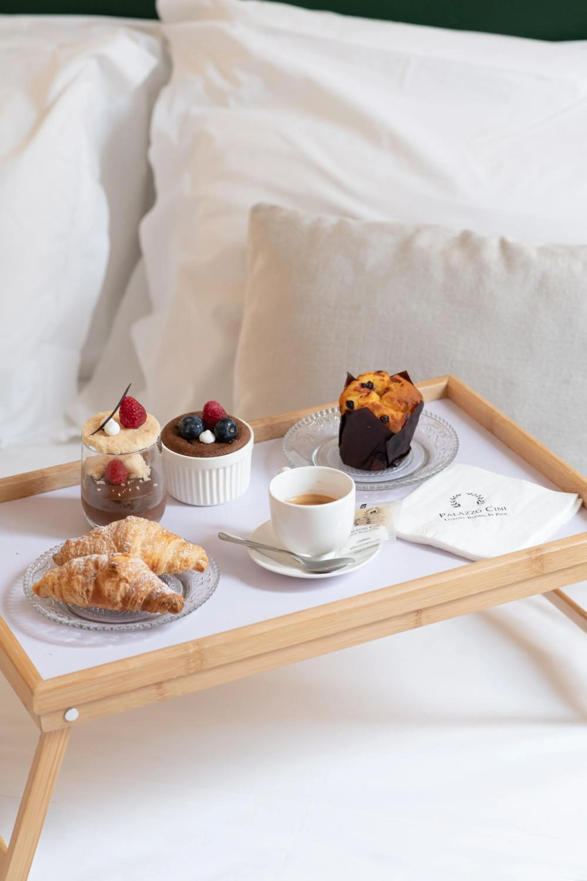 Bed in Palazzo Cini Luxury Rooms in Pisa