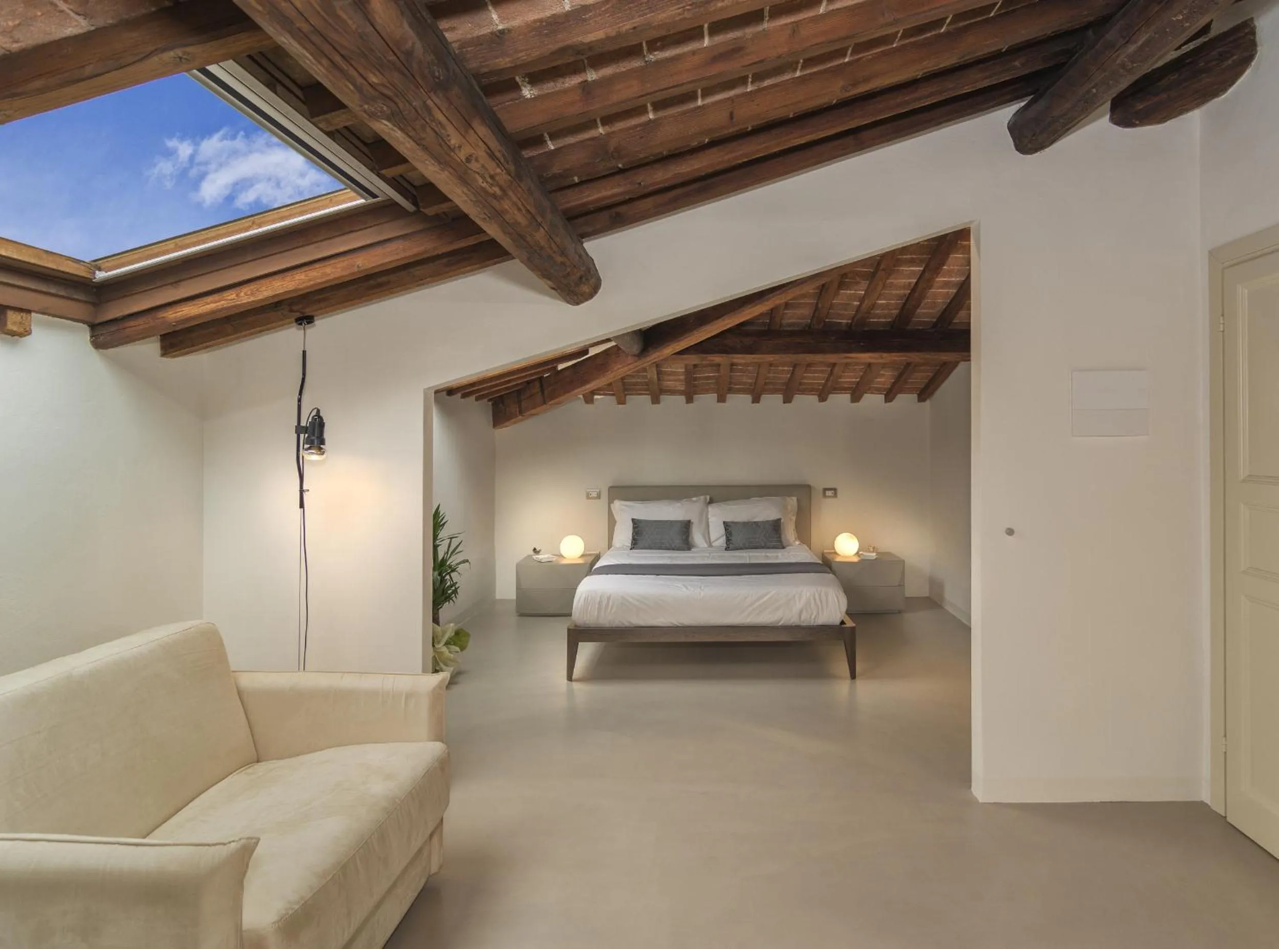 Photo of the whole room, Bed in Palazzo Cini Luxury Rooms in Pisa